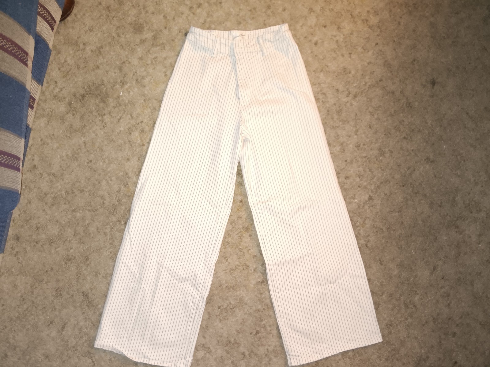 Universal Threads Size 6R Pants with Stripes. White (cream) and Grey