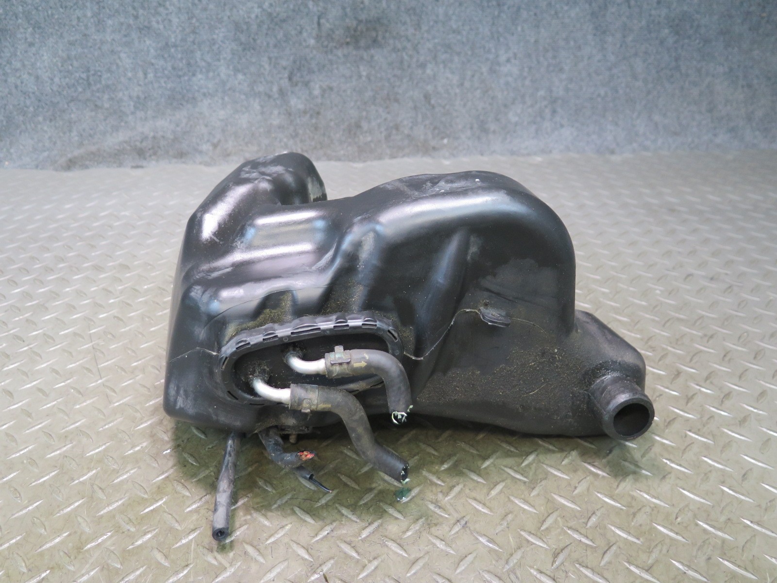 07-13 MERCEDES W221 S-CLASS WINDSHIELD WASHER RESERVOIR TANK W PUMPS OEM