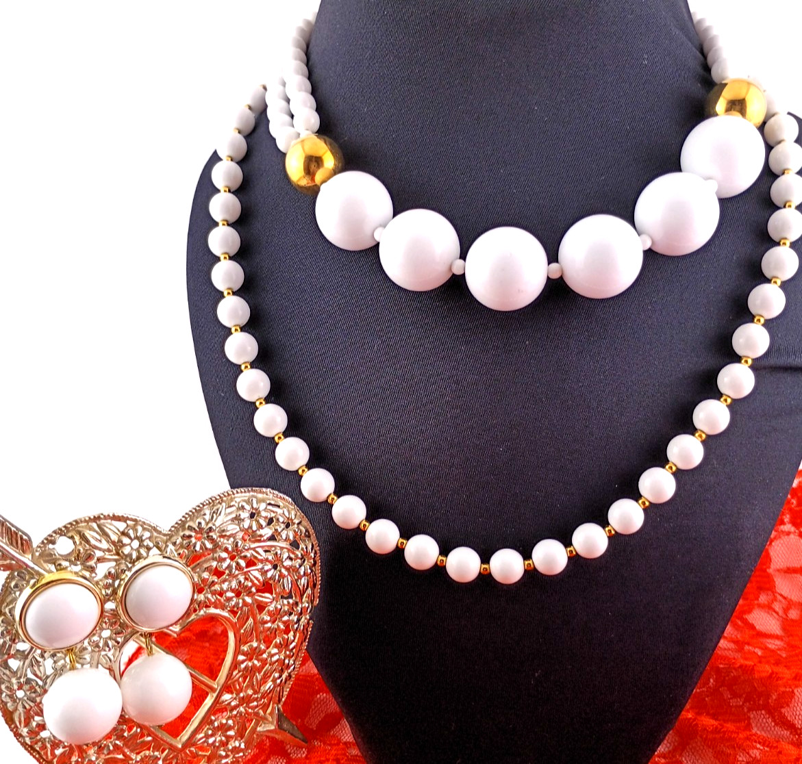 Vintage 1976 Monet White Graduating Gumball Necklace-BONUS Necklace & Earrings