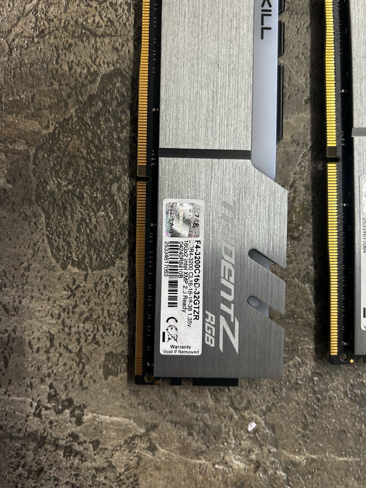 G. Skill Trident Z5 32GB DDR4 RGB 3200mhz xmp 2.0 G. Skill Trident Z5 32GB DDR4 RGB 3200mhz xmp 2.0