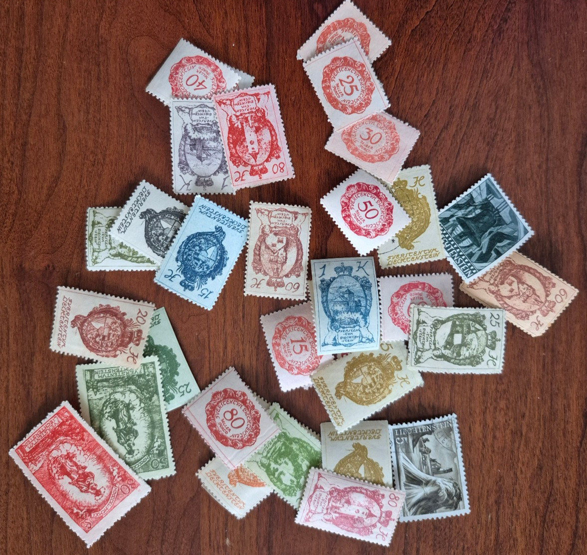 Lot 30+ mostly different stamps of Liechtenstein; most = MH and from 1920\'s.
