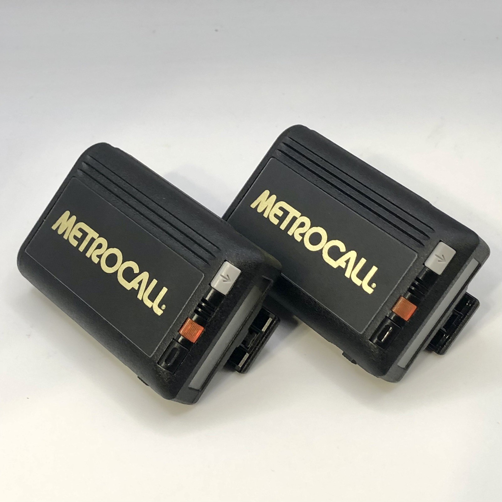 (2) Vintage Motorola Bravo Classic METROCALL Pagers Matching Freq 462.850MHz (2) Vintage Motorola Bravo Classic METROCALL Pagers Matching Freq 462.850MHz