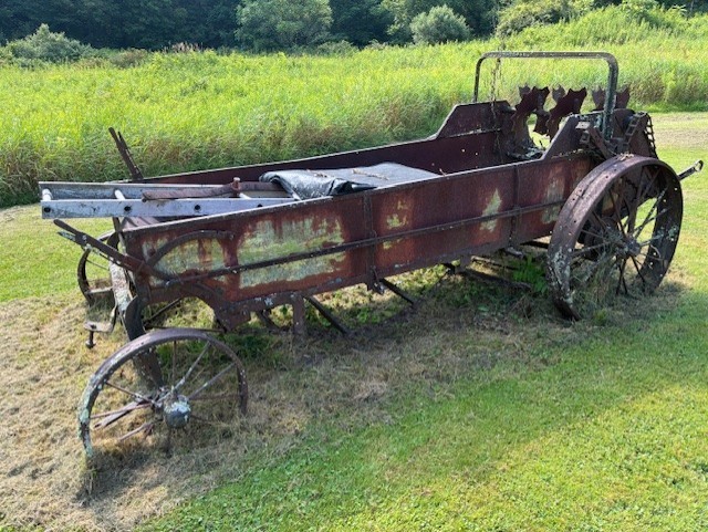 Antique Manure Spreader , Unbranded