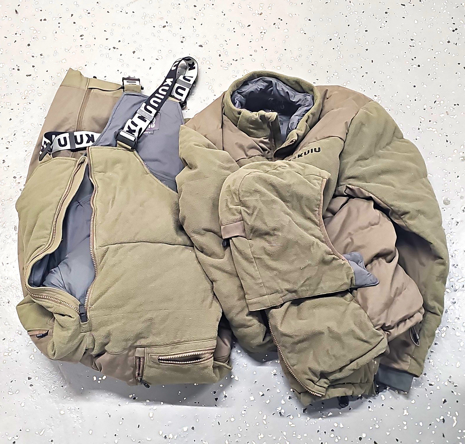 KUIU Super Down Haven Set. Solid Green Bibs Size M, Jacket L