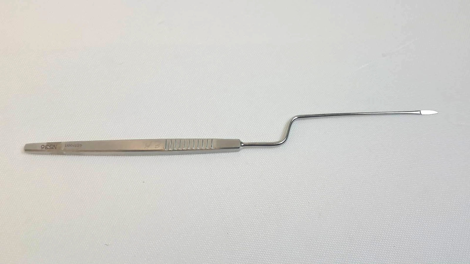 Karl Storz N536 Bayonet Angled Sexton Ear Knife