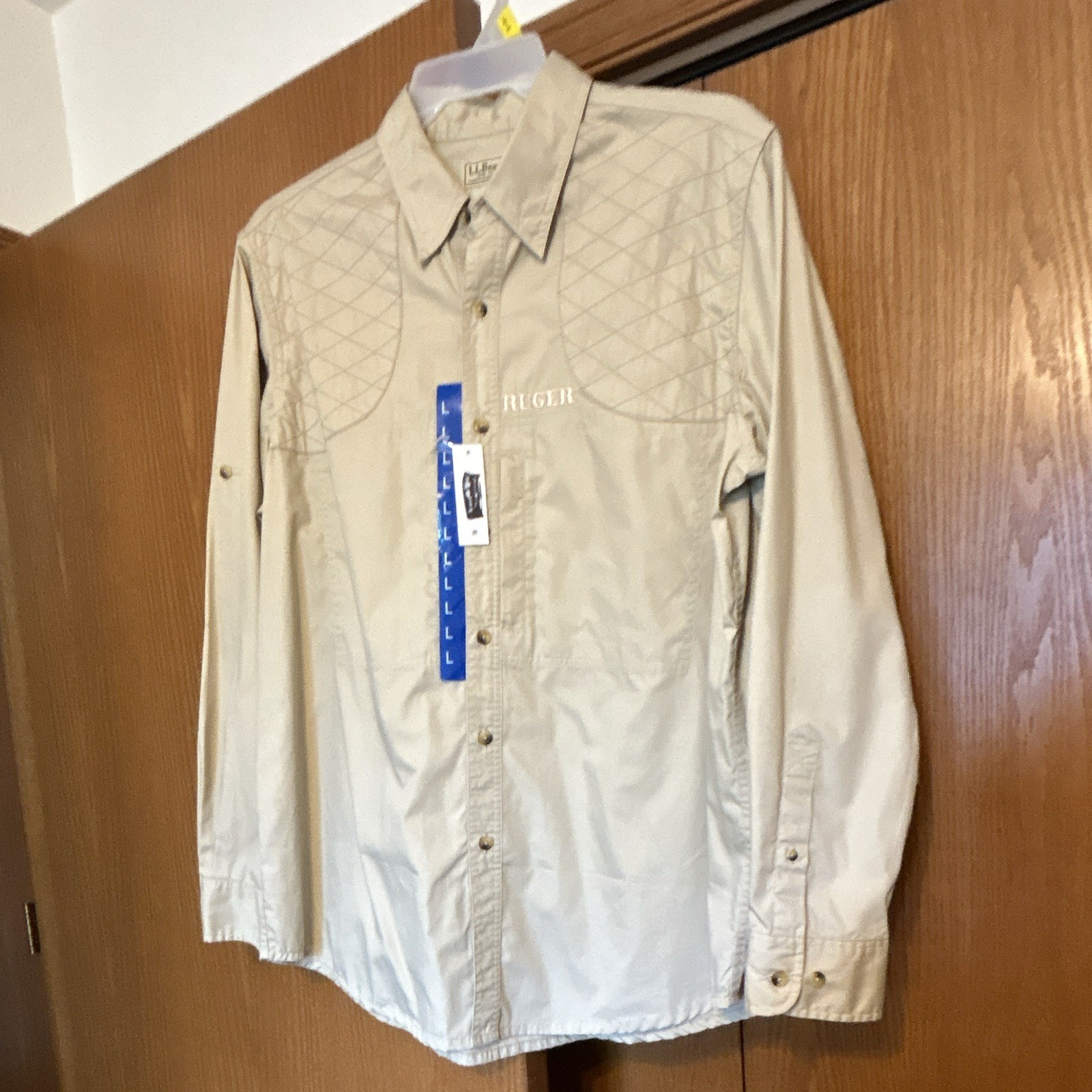 L.L.Bean Men\'s L Regular Beige / Khaki Solid Button-Up Shirt Long Sleeve L.L.Bean Men\'s L Regular Beige / Khaki Solid Button-Up Shirt Long Sleeve