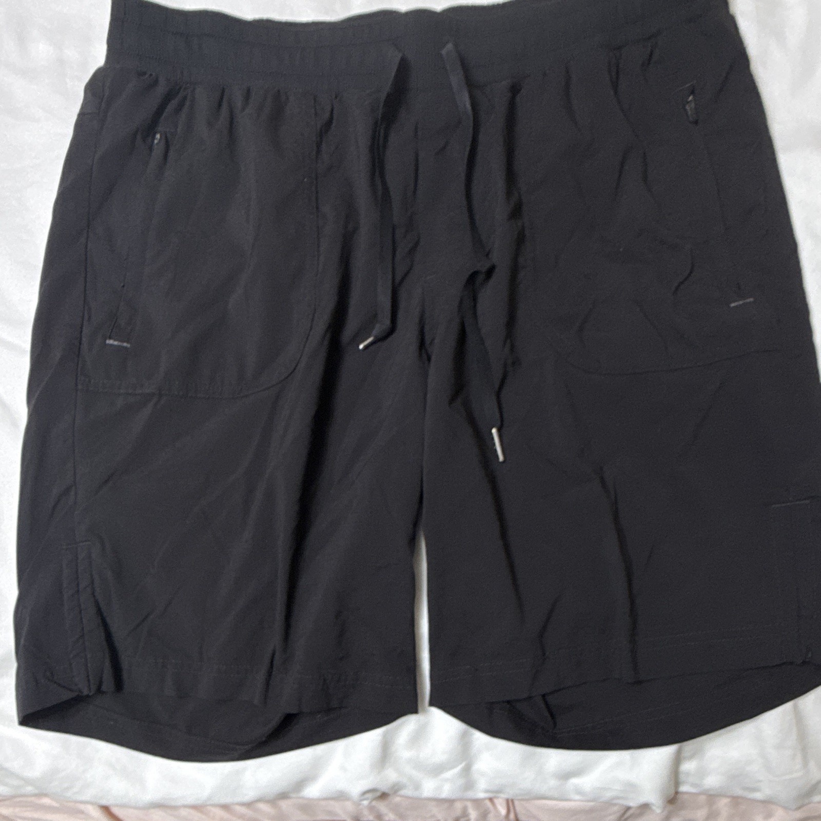 L.L.Bean Women\'s Vista Camp Bermuda Shorts. Large. Inseam 9 inches.
