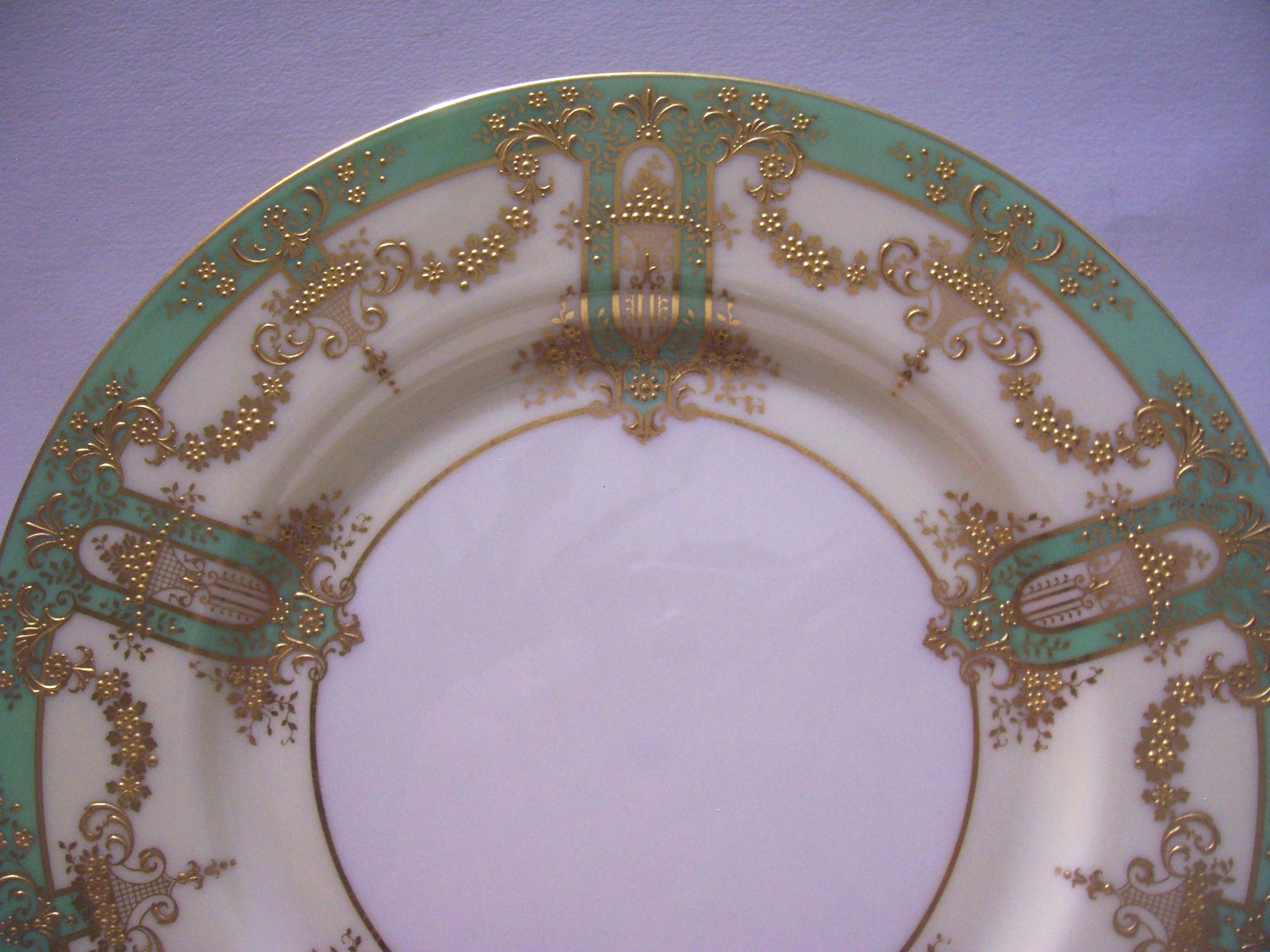 4 LENOX ENCRUSTED RAISED GOLD BEADED DECO GREEN DINNER PLATES 1830 10 1/2\ 4 LENOX ENCRUSTED RAISED GOLD BEADED DECO GREEN DINNER PLATES 1830 10 1/2\