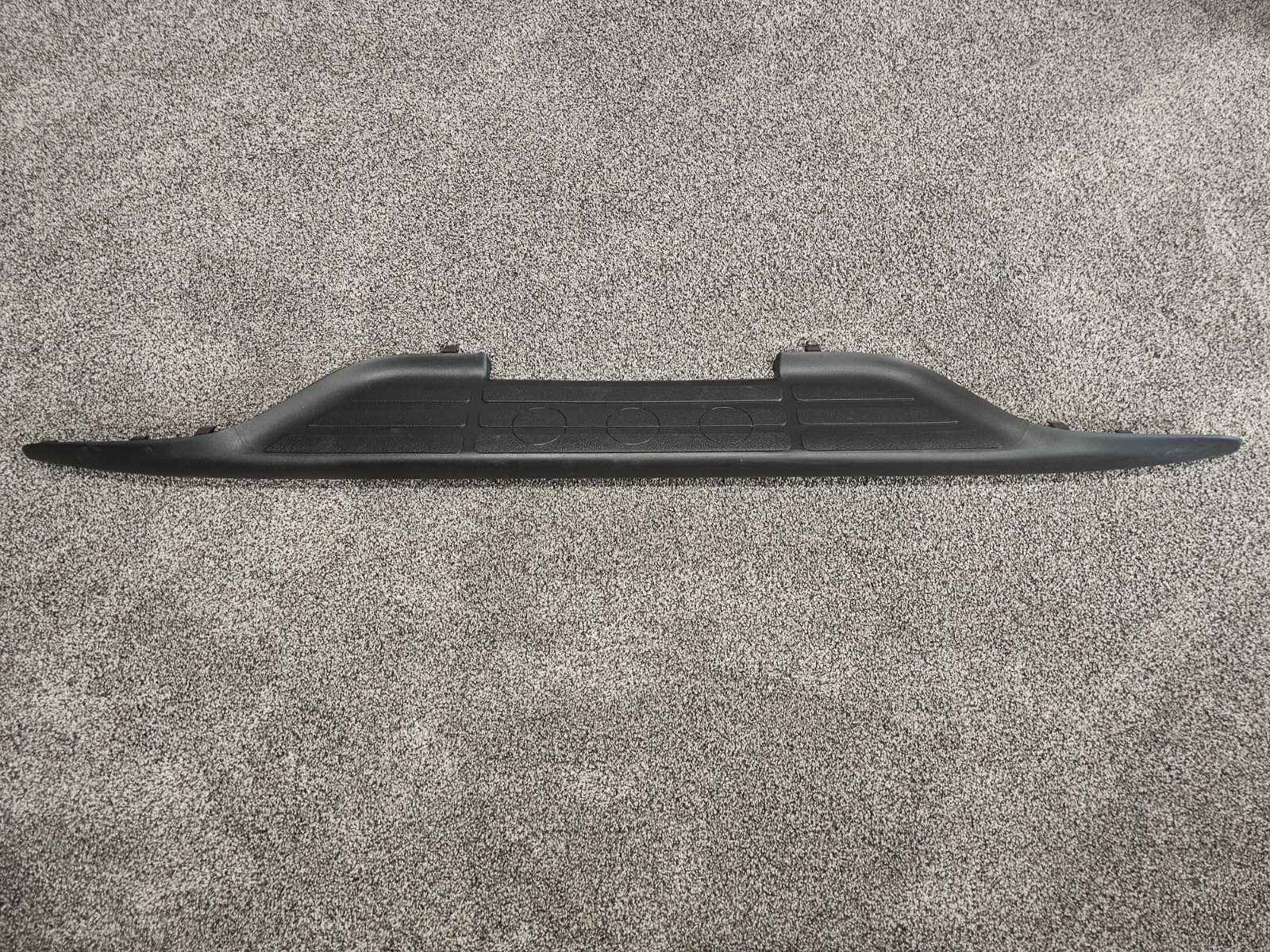 99-06 07 Chevy Silverado Tahoe Sierra Rear Bumper Step Pad Genuine GM 12335696 99-06 07 Chevy Silverado Tahoe Sierra Rear Bumper Step Pad Genuine GM 12335696