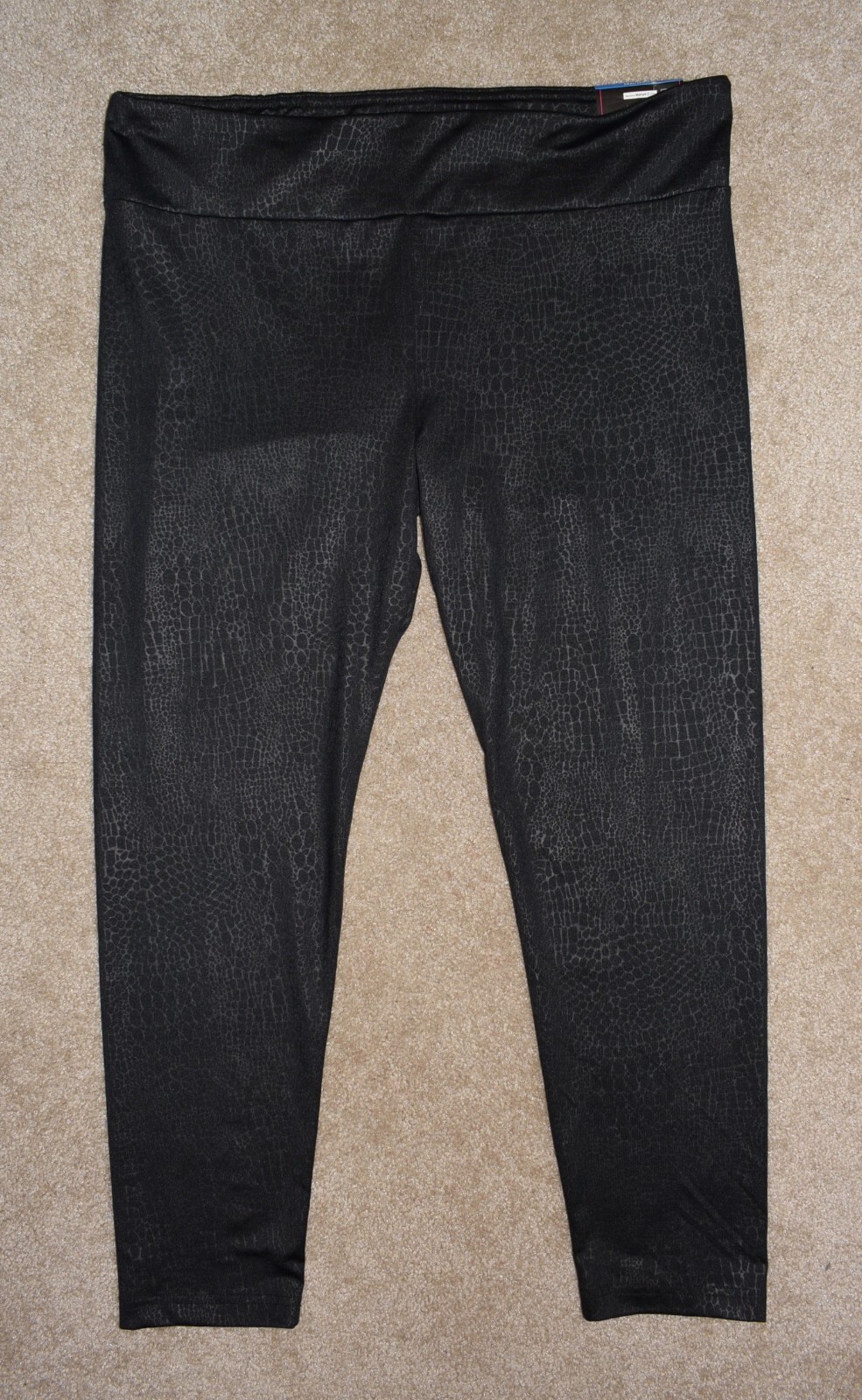 New Womens No Boundaries Leggings XXXL Black Snakeskin High Rise Ankle Pants