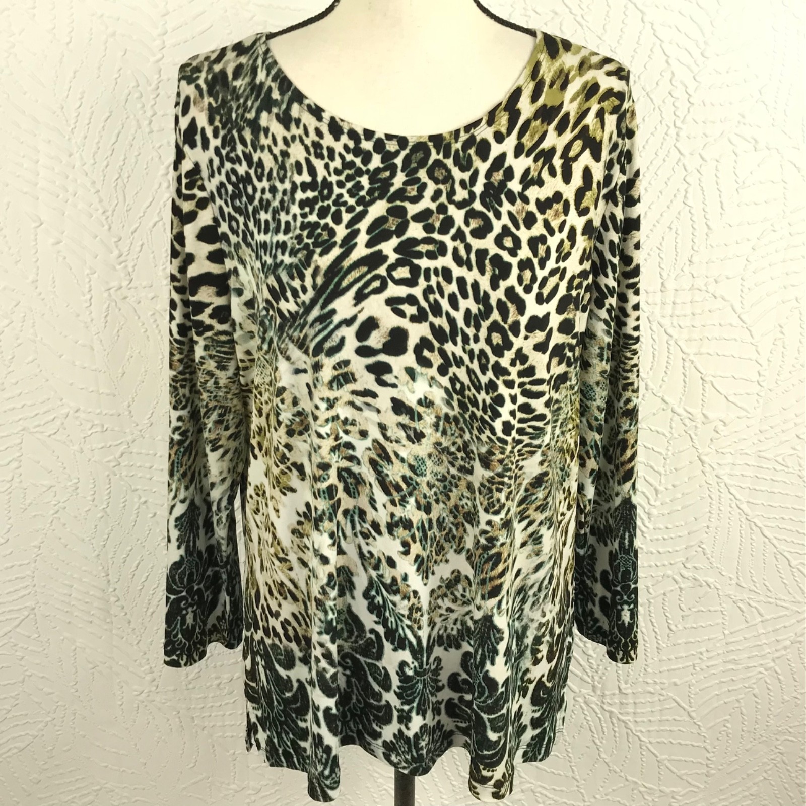 Chicos 2 Travelers Brown Leopard Animal Print Mob Wife Top Size L Long Sleeve