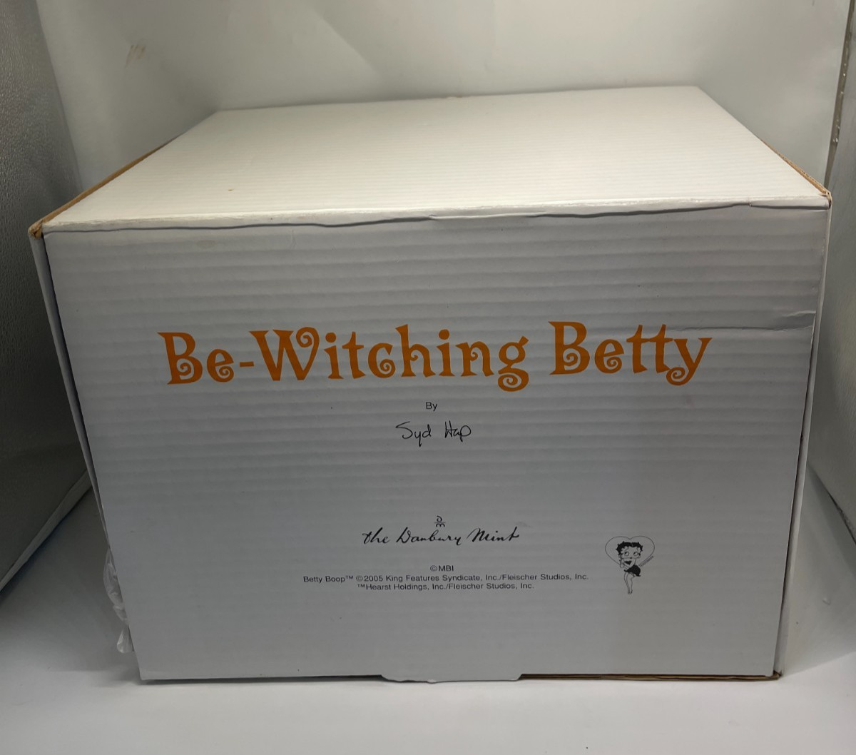 Rare Danbury Mint Halloween BETTY BOOP Pudgy BE-WITCHING Witch BROOM RIDE 18 Rare Danbury Mint Halloween BETTY BOOP Pudgy BE-WITCHING Witch BROOM RIDE 18