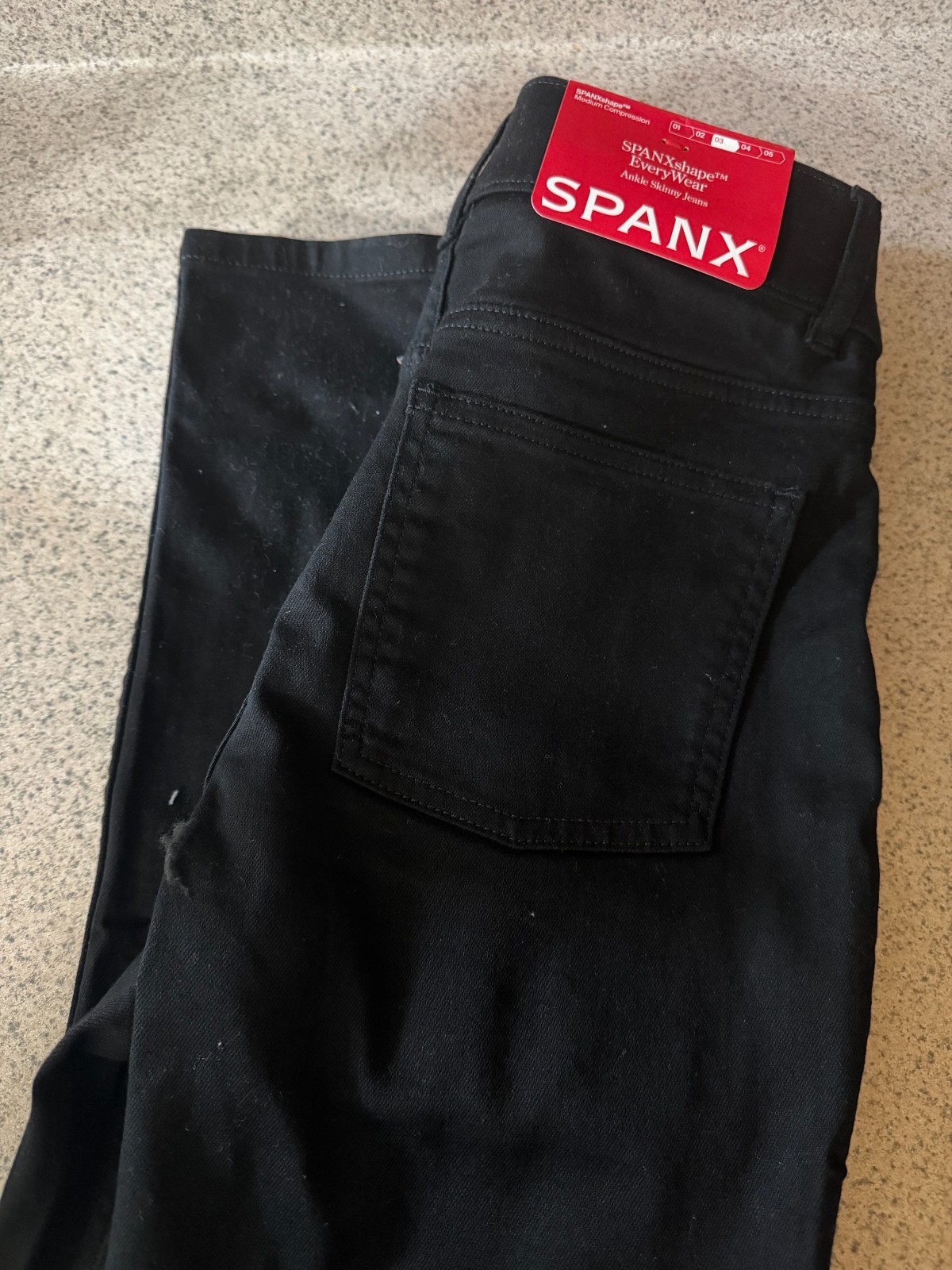 NWT SPANXshape EveryWear Pull-On Black Ankle Skinny Jeans - Size Medium