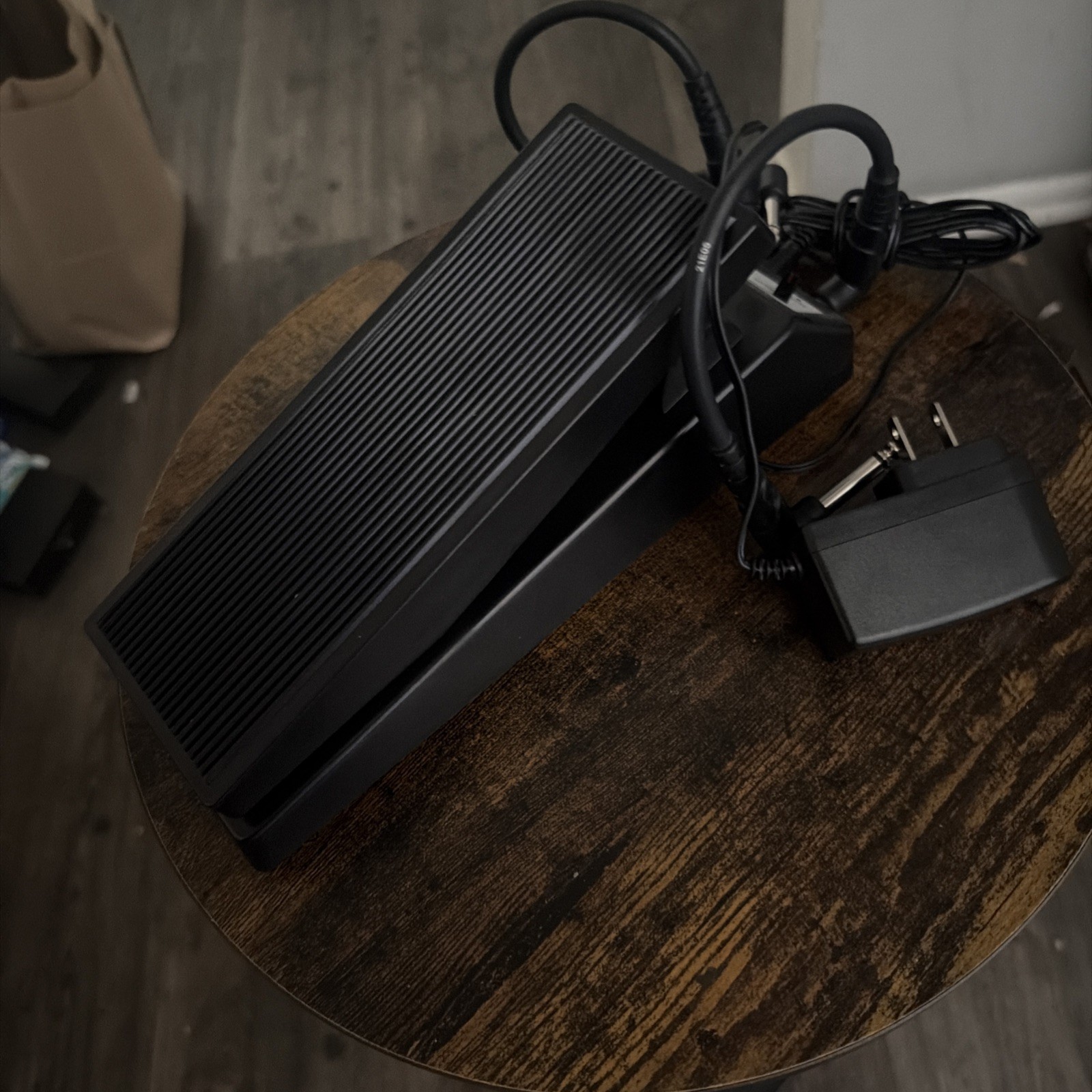 Rogue WV-201 Wah Volume Pedal – Vintage Style Guitar Effects Pedal Rogue WV-201 Wah Volume Pedal – Vintage Style Guitar Effects Pedal