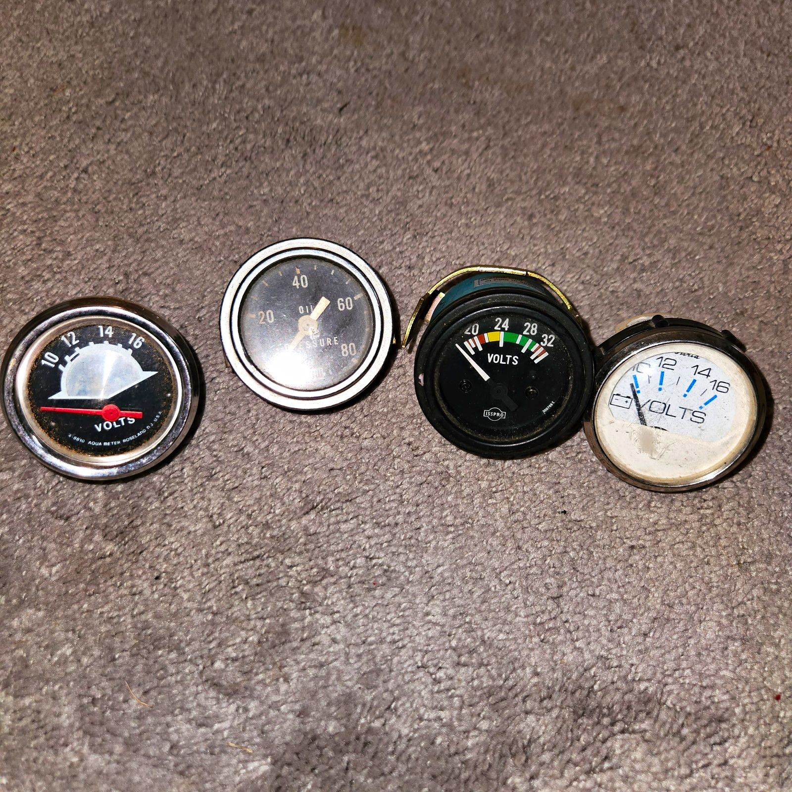 Lot Of 4 Vintage Guages Voltage And Oil Pressure Lot Of 4 Vintage Guages Voltage And Oil Pressure