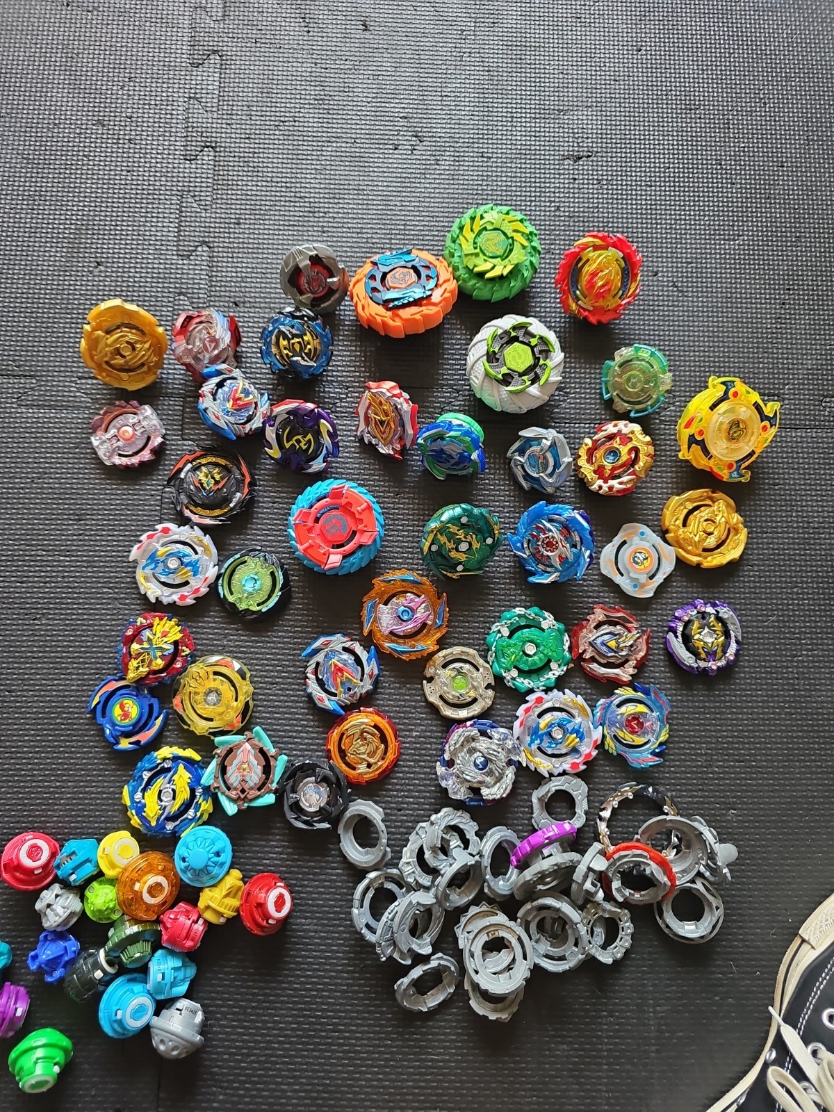 Huge Beyblade Metal Fight Lot Takara Tomy other parts Great Lot Huge Beyblade Metal Fight Lot Takara Tomy other parts Great Lot