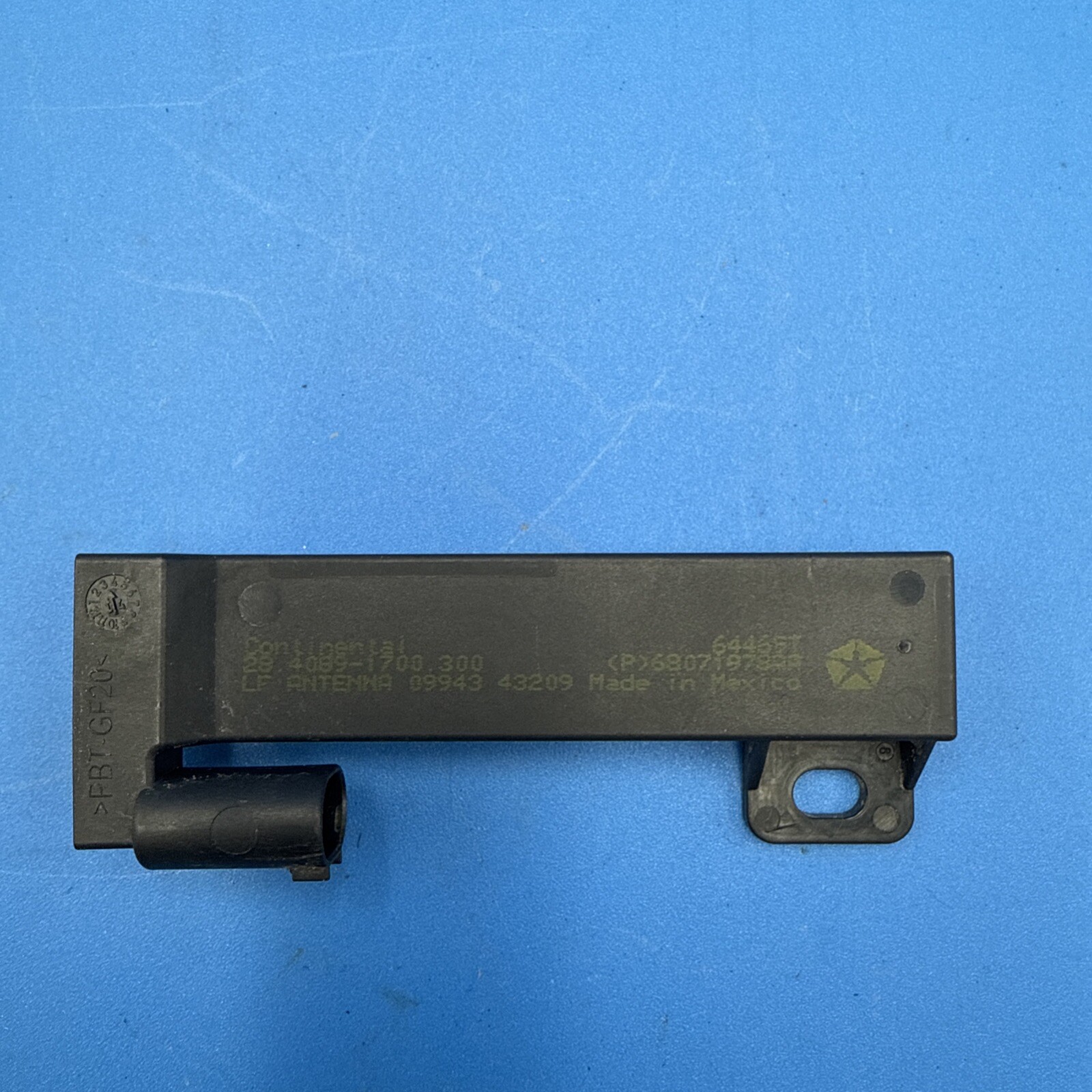 2011-2018 CHRYSLER 300 PASSIVE KEYLESS ENTRY SMART KEY ANTENNA RECEIVER UNIT OEM 2011-2018 CHRYSLER 300 PASSIVE KEYLESS ENTRY SMART KEY ANTENNA RECEIVER UNIT OEM
