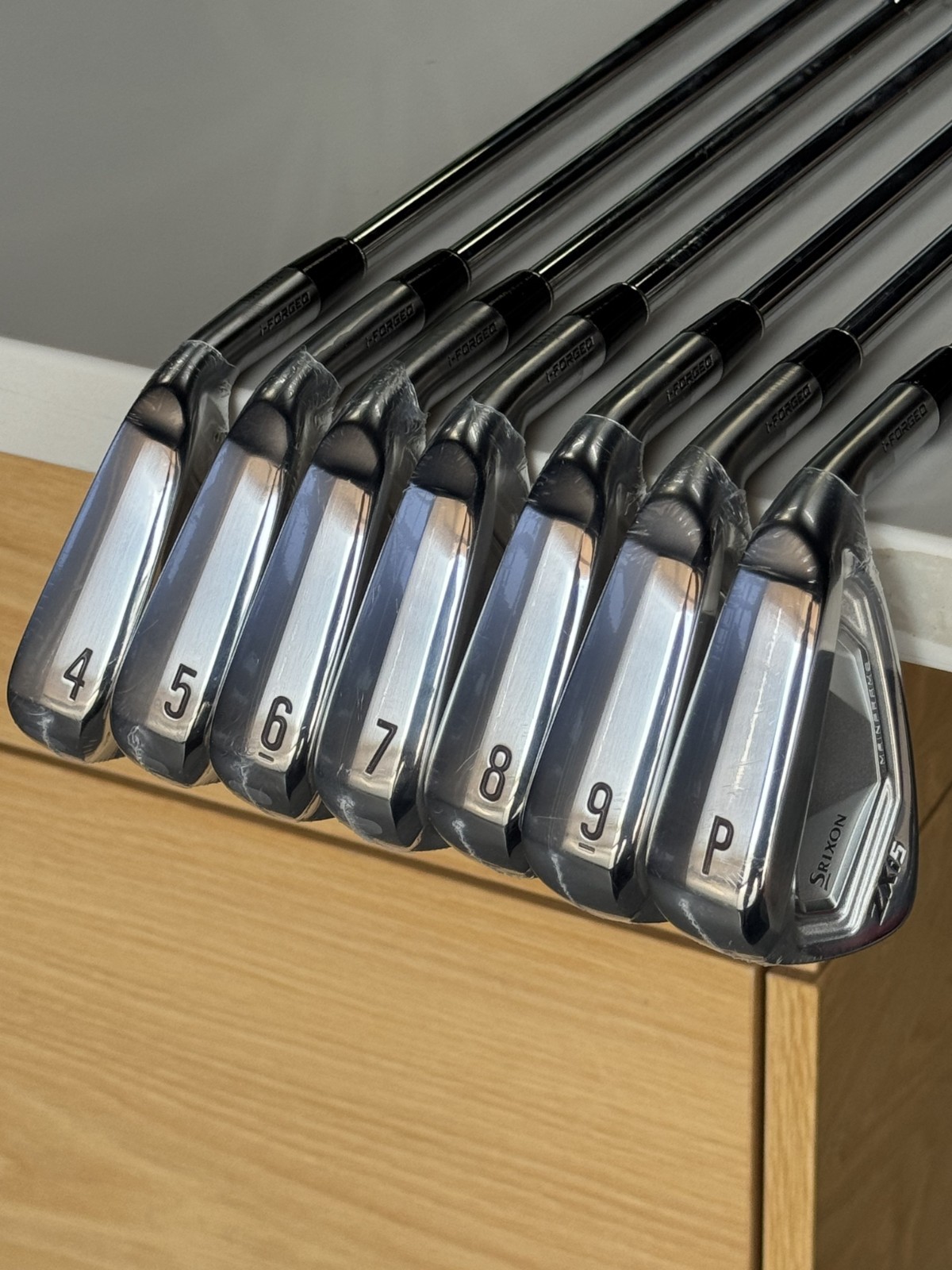 Srixon ZXi5 Iron set 4-PW Dynamic Gold R300 shaft