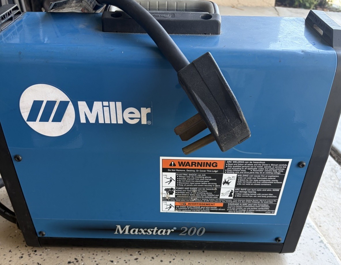 Welder Miller MAXSTAR 200 DX Welder Miller MAXSTAR 200 DX