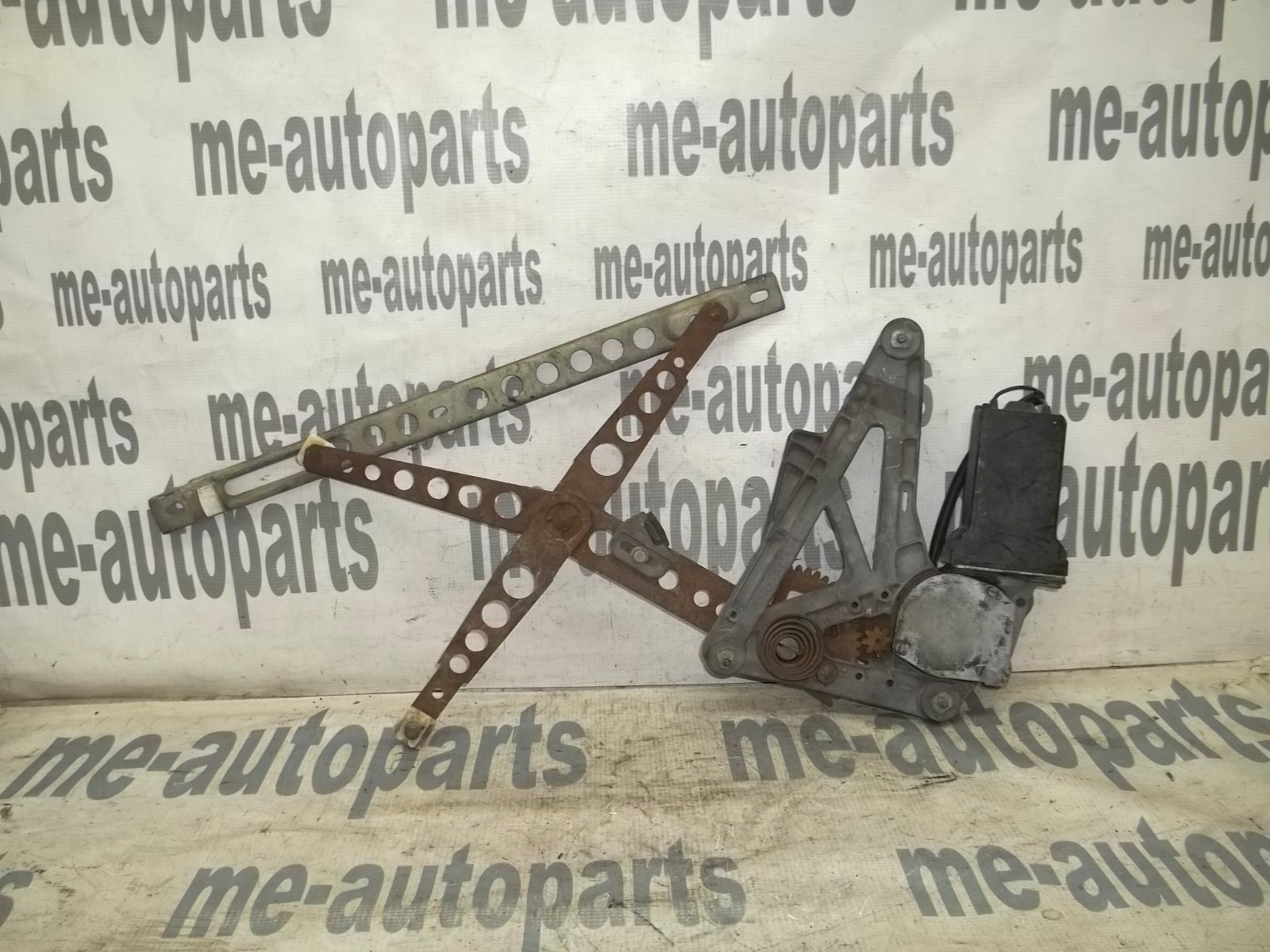 77-85 Mercedes-Benz W123 RHF Right Passenger Front Door Window Regulator Motor