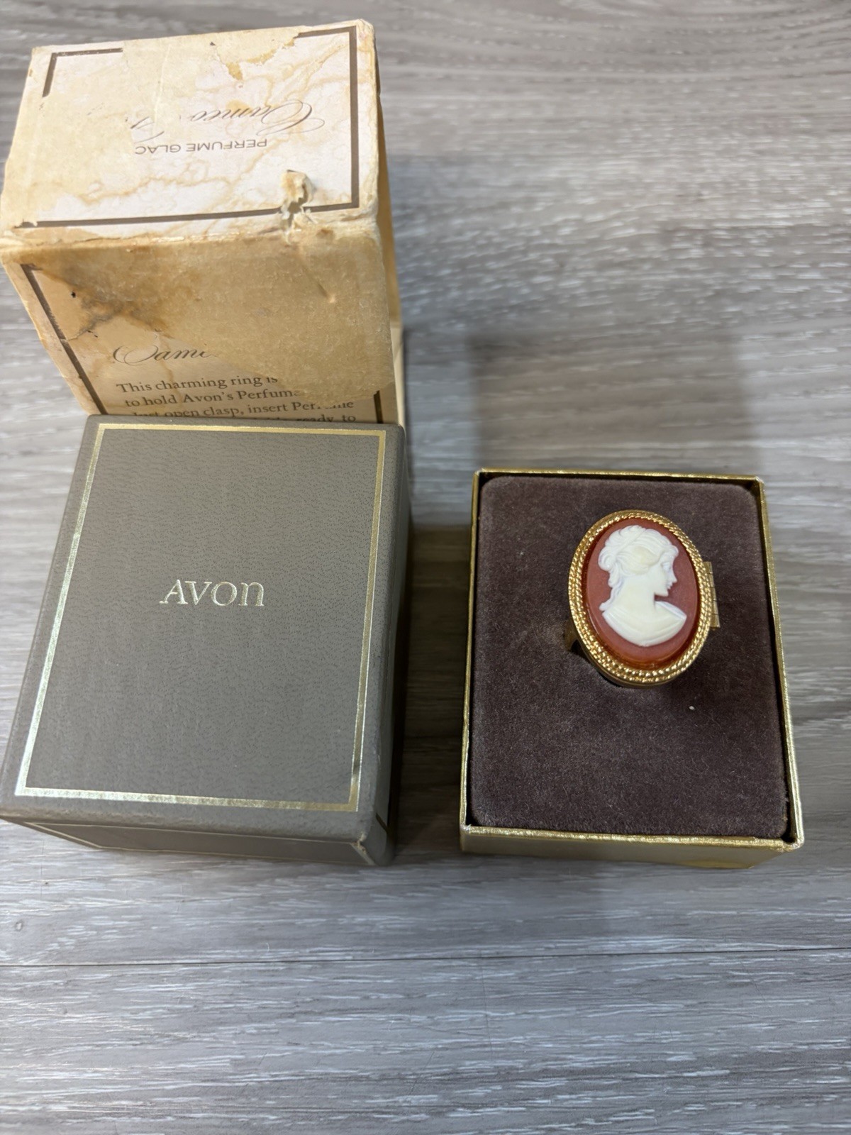 VINTAGE 1970s AVON CAMEO PERFUME LOCKET RING,GOLDTONE Size 7