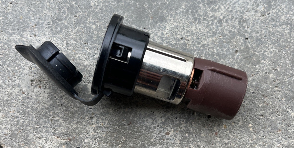 New GM Accessory Power Receptacle with Cover - GM (25774623) New GM Accessory Power Receptacle with Cover - GM (25774623)