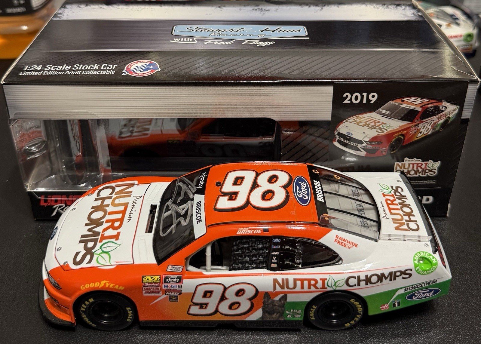 2019 Chase Briscoe #98 Nutri Chomps Ford 1/24 NASCAR Die-Cast AUTO SIGNED 2019 Chase Briscoe #98 Nutri Chomps Ford 1/24 NASCAR Die-Cast AUTO SIGNED