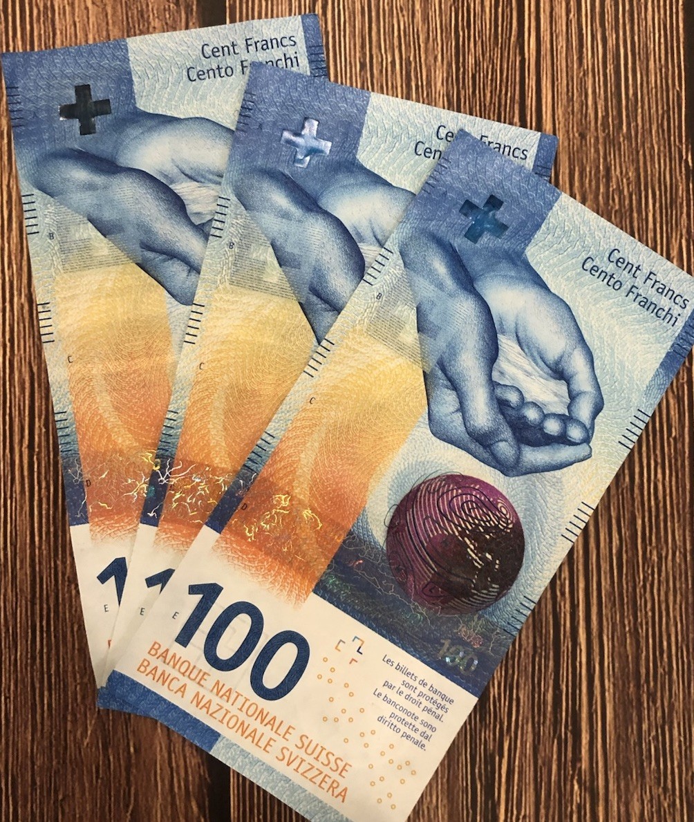 Switzerland 100 Francs. One Authentic Circulated Swiss Bill. Random Serial.