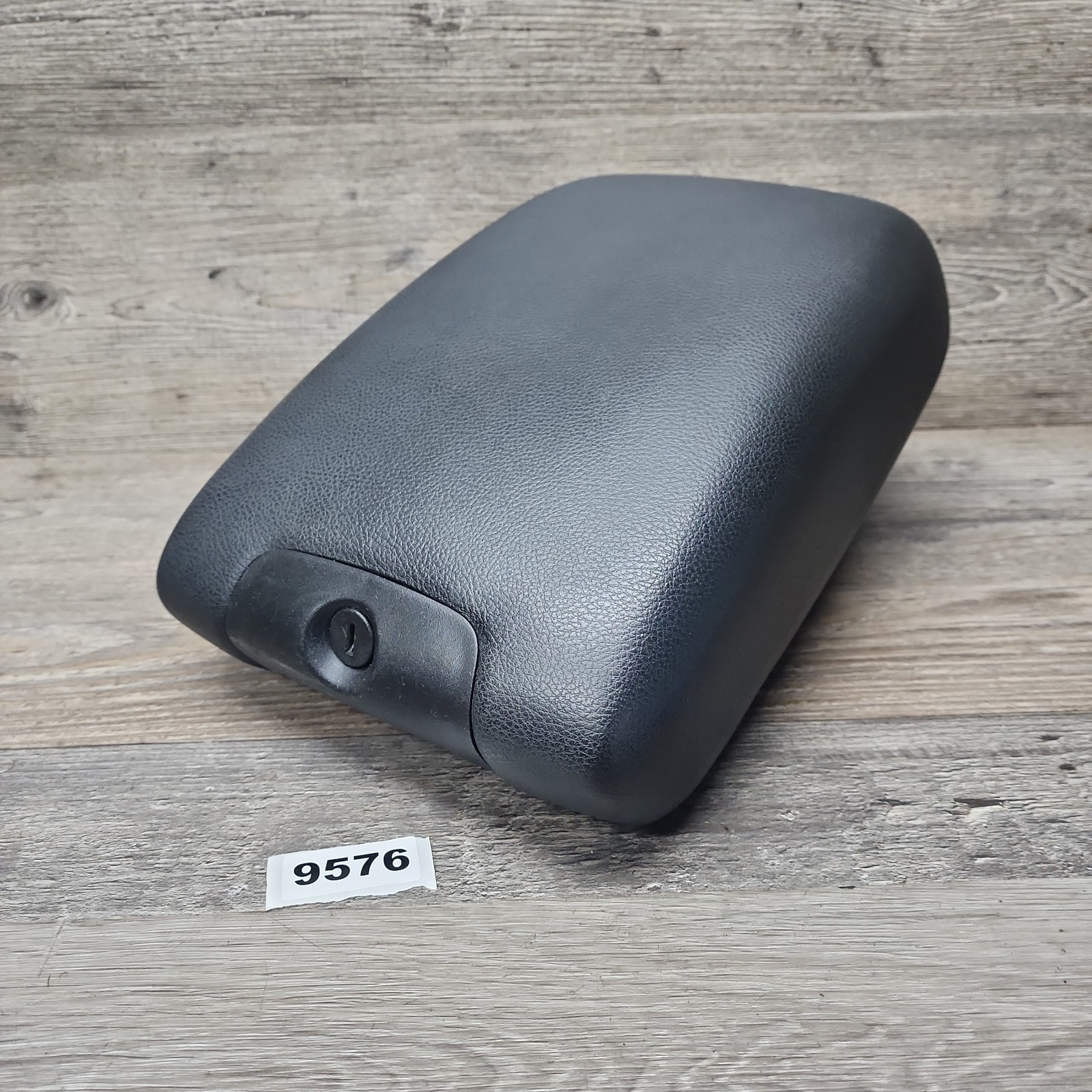 2012 JEEP WRANGLER CENTER CONSOLE ARM REST LID BLACK OEM M01001111AGX9