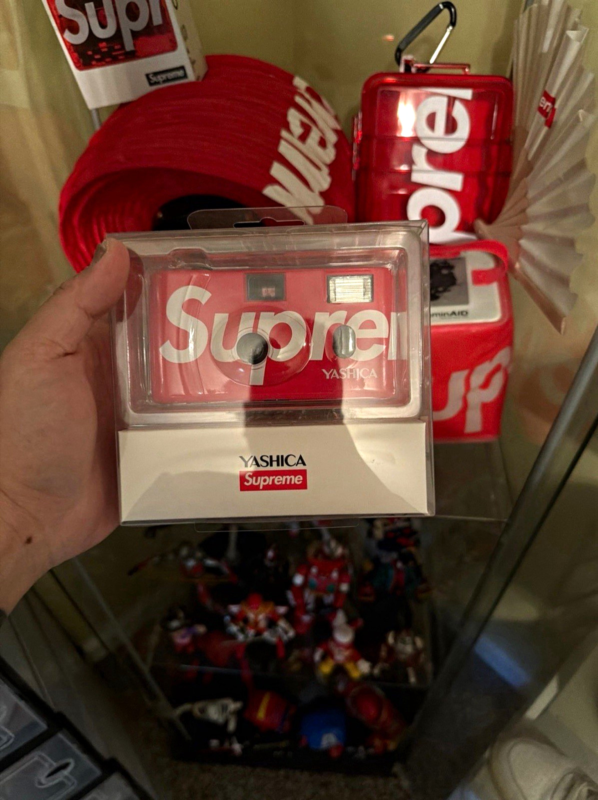 Supreme x Yashica MF-1 Red Snapshot Art Camera Supreme Collaboration Model Supreme x Yashica MF-1 Red Snapshot Art Camera Supreme Collaboration Model