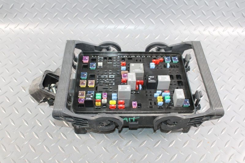 2014-2017 Chevy  SIlverado 1500  Engine Fuse Box Assembly OEM