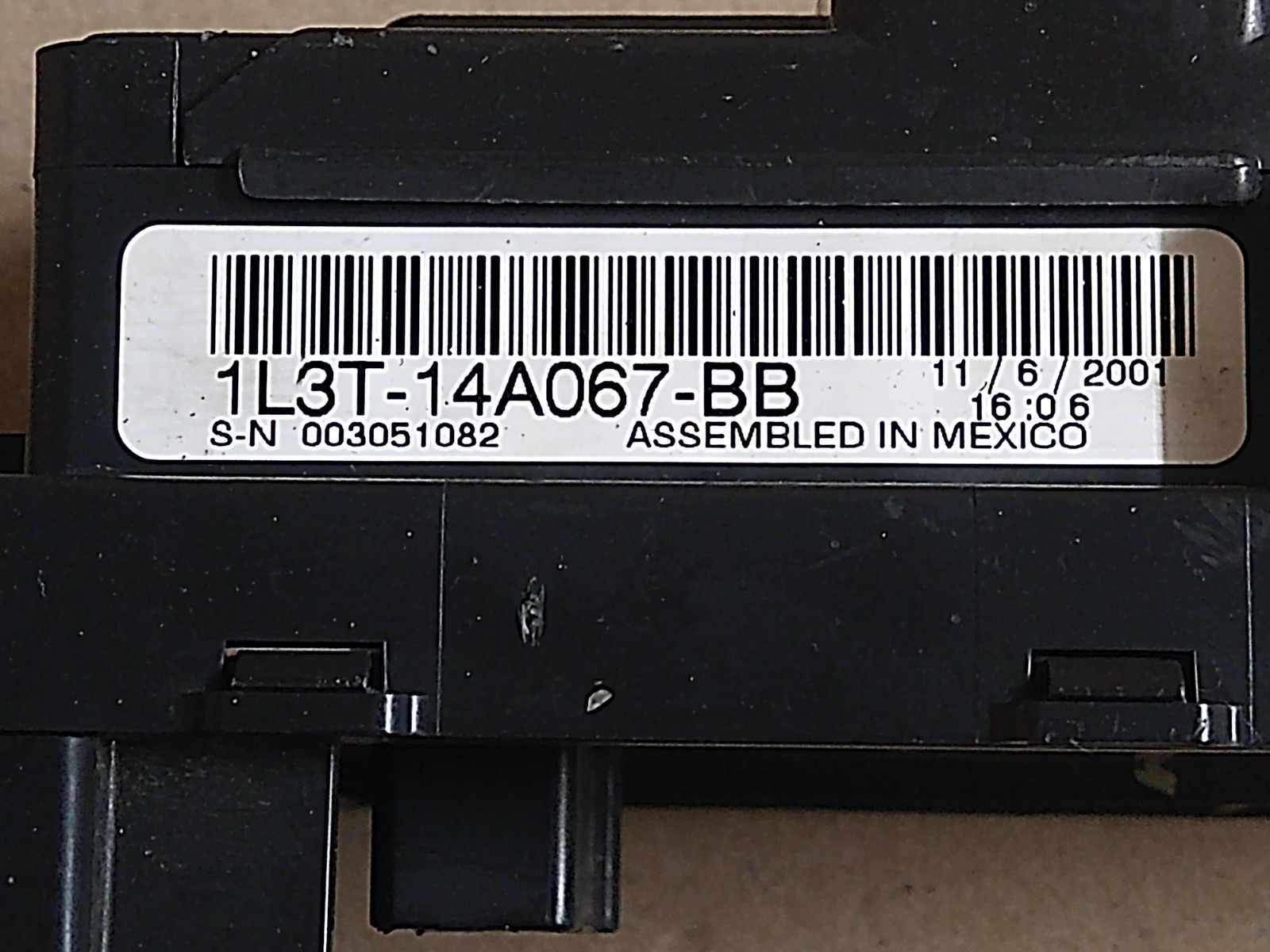 1999-2003 FORD F150 F250 UNDER DASH FUSE BOX P/N 1L3T-14A067-BB 1999-2003 FORD F150 F250 UNDER DASH FUSE BOX P/N 1L3T-14A067-BB