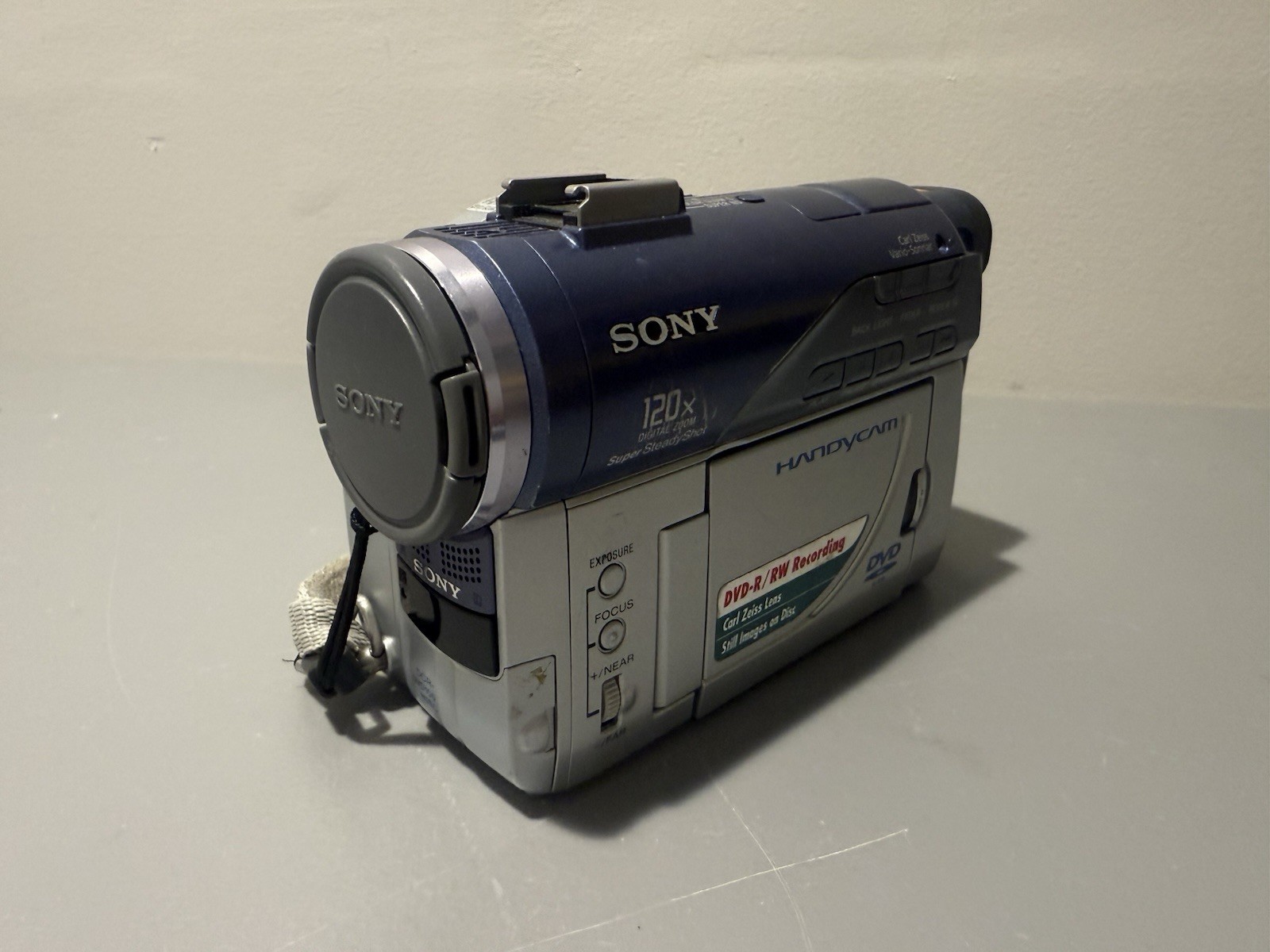 Sony Handycam DCR-DVD100 Camcorder w/  Battery Disc. Tested and Works