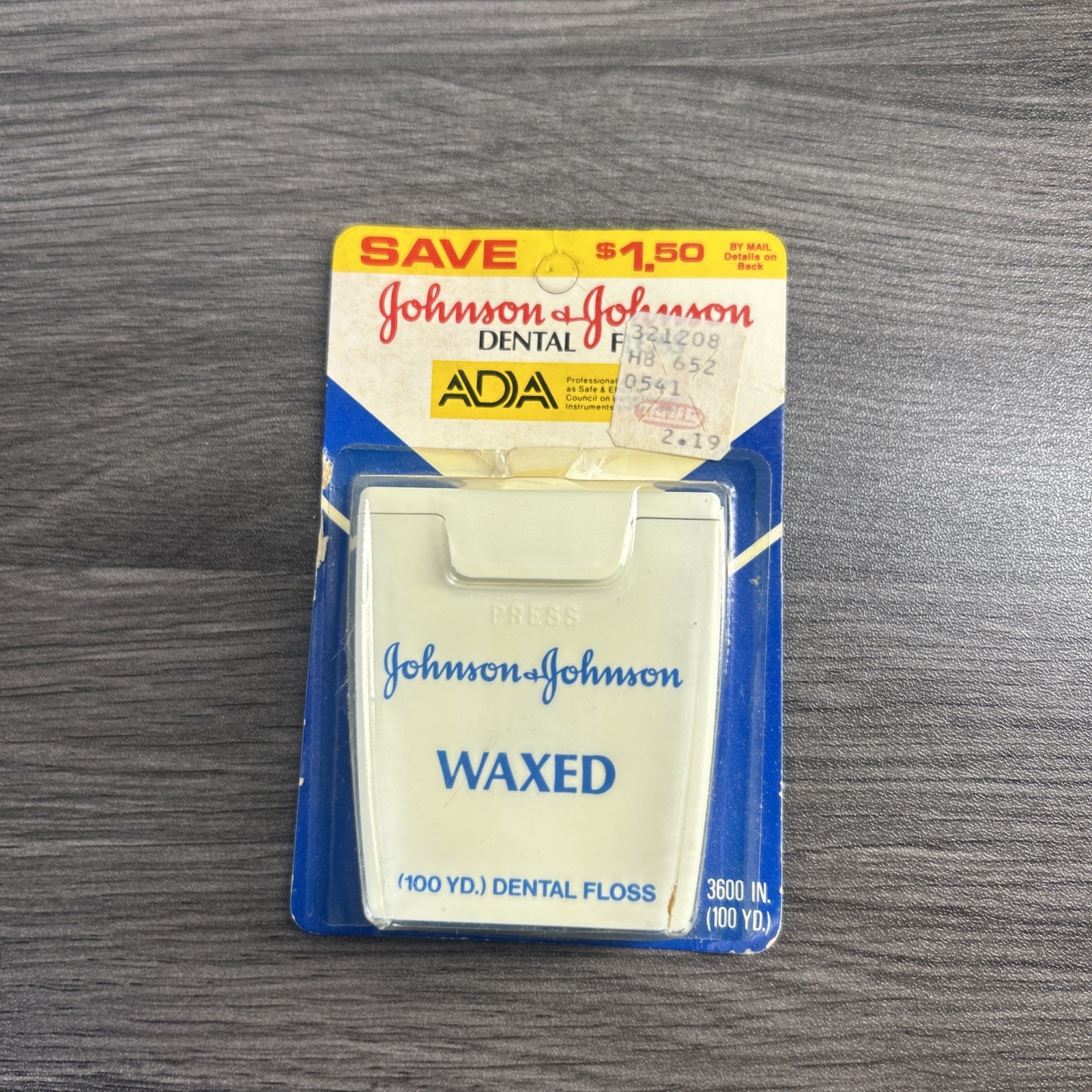 Vintage 1986 Johnson & Johnson Waxed Dental Floss 100 Yd NOS Sealed USA