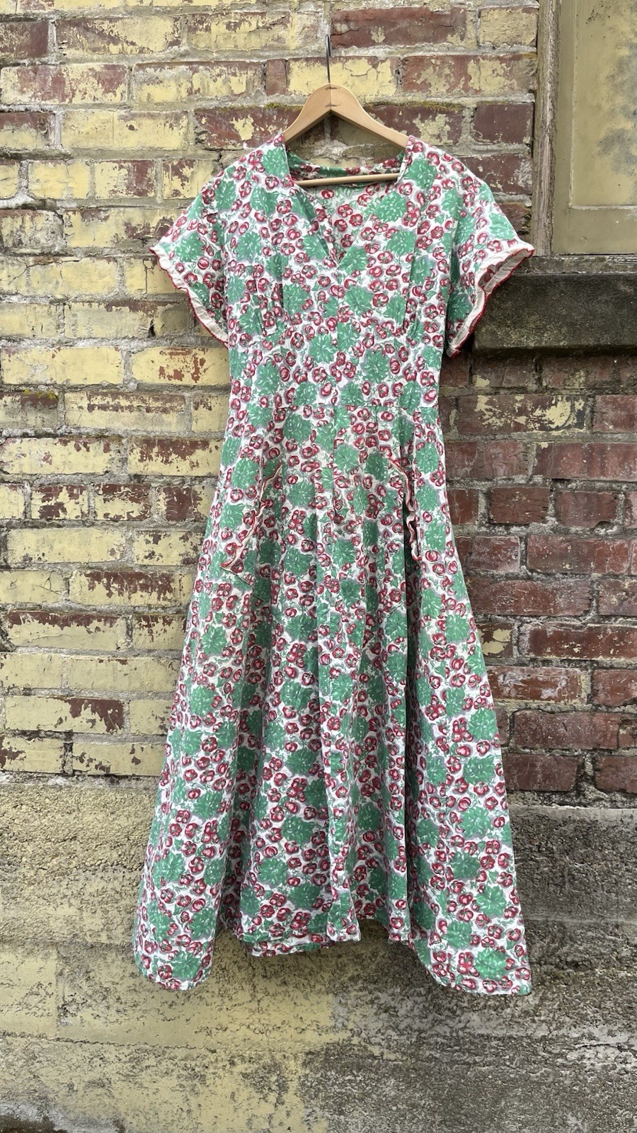40s Art Deco Antique Vintage Feedsack Tomato Print Fruit Midi Cotton Dress S/M 40s Art Deco Antique Vintage Feedsack Tomato Print Fruit Midi Cotton Dress S/M