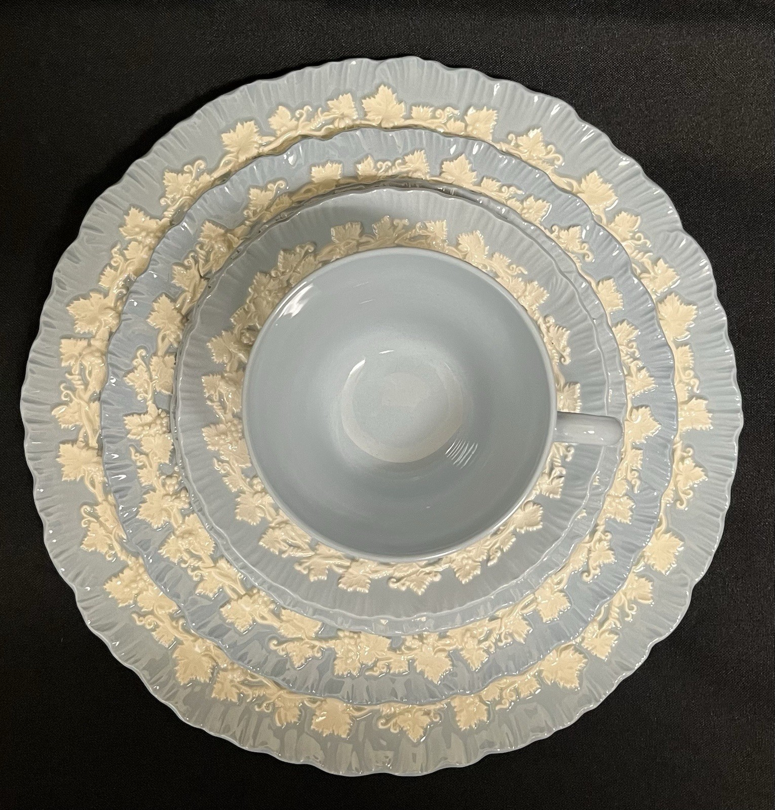 Wedgwood Queensware blue/lavender/cream embossed grape leaf ruffled edge 5 piece