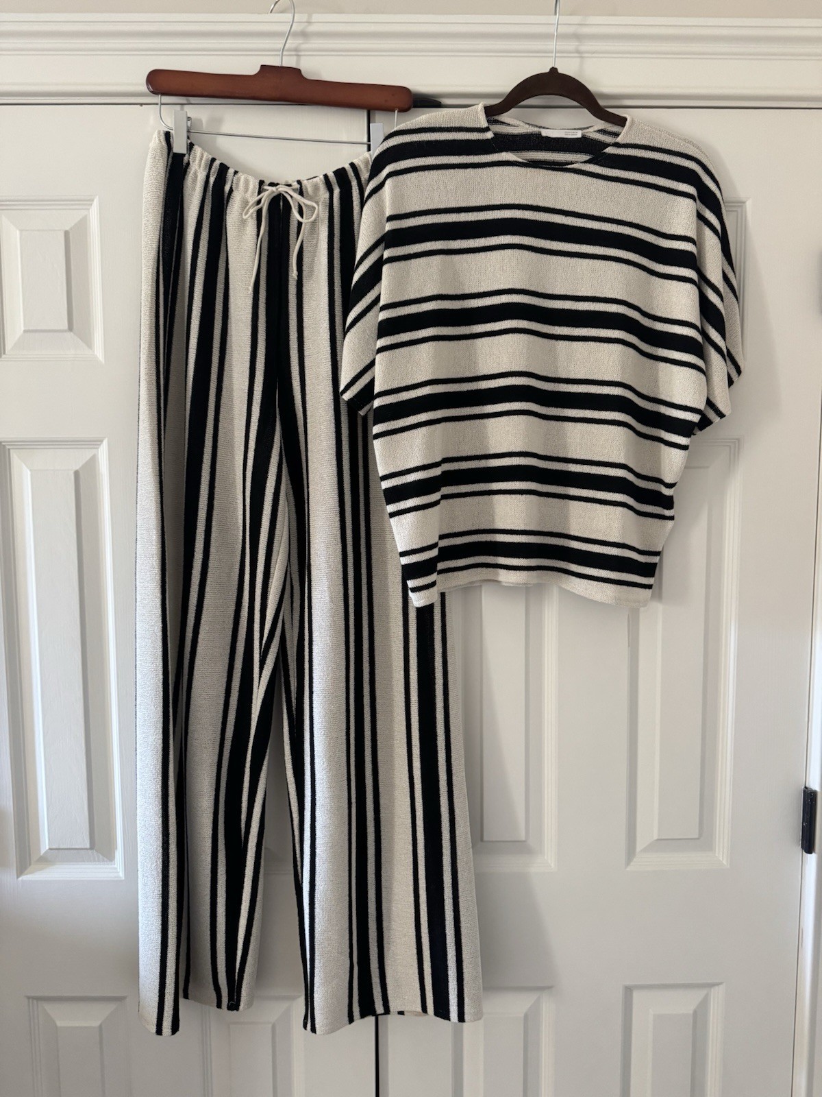 Zara Matching Knit Set Size S/M BLack Cream Striped Top Wide Leg Pants 2 Piece