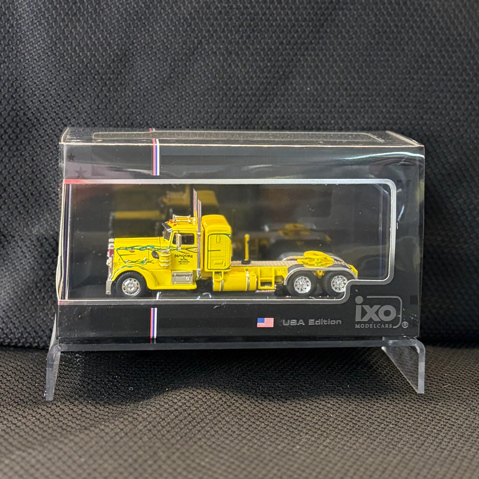 IXO Model 1962 Peterbilt 350 - Yellow with Green Flames - USA Edition