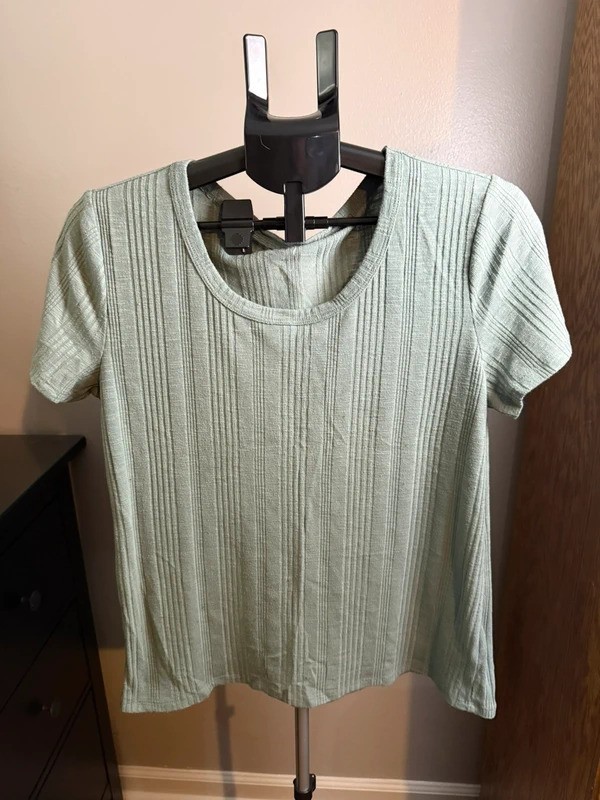 Maurices 24/7 Sage Green Short-Sleeve T-Shirt Size Large Maurices 24/7 Sage Green Short-Sleeve T-Shirt Size Large
