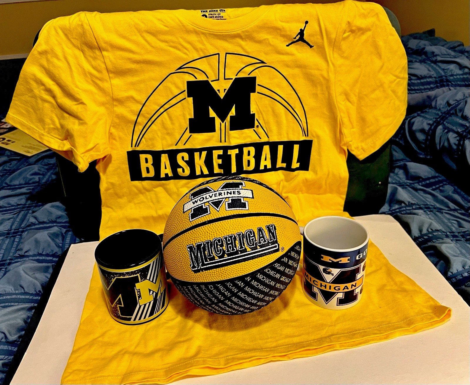 4 Pc Michigan Wolverines SWAG BOX SMALL SzYellow/Black T-SHIRT/BASKETBALL/MUGS