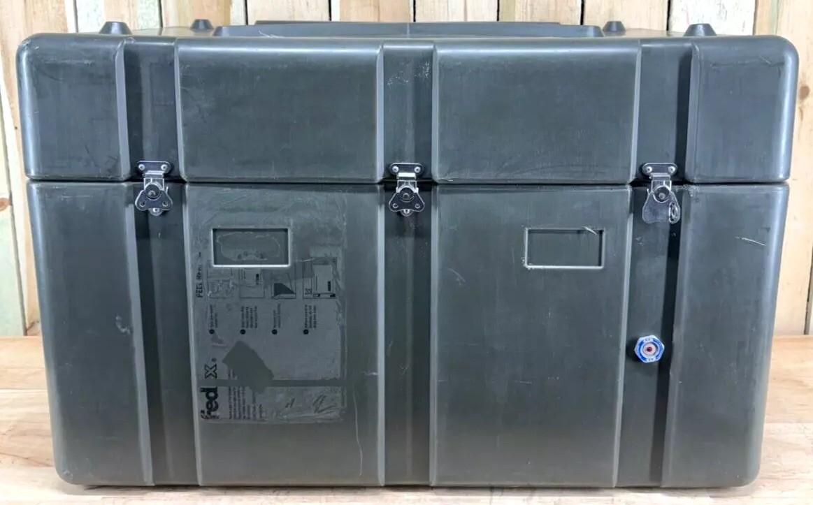 Pelican Hardigg Footlocker Green Case 31\