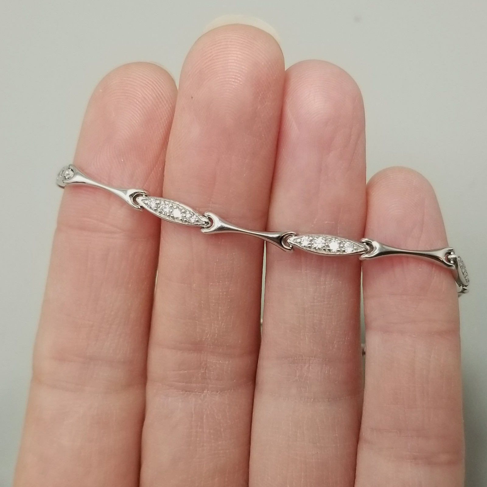 Vintage 9k White Gold Tennis Bracelet 7 Inch Long 3.4 Grams 375 Hallmark Vintage 9k White Gold Tennis Bracelet 7 Inch Long 3.4 Grams 375 Hallmark