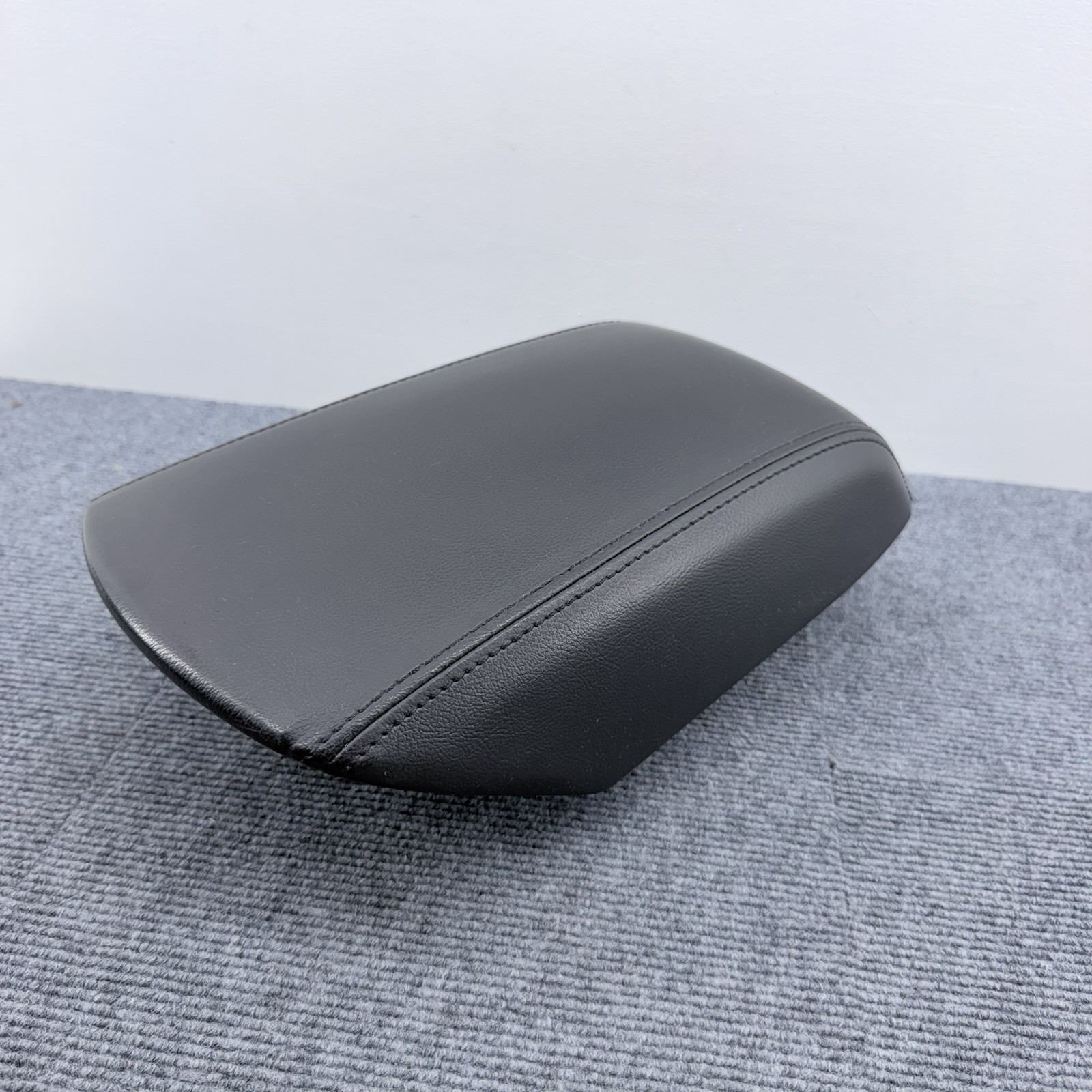 11-18 Ford Explorer Center Storage Console Lid Armrest Leather Black OEM