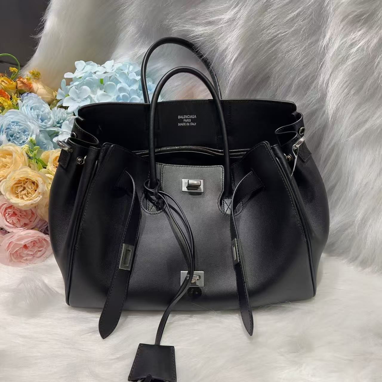 BALENCIAGA Bel Air Medium Black Smooth Calfskin Carry All Shoulder Bag AUTH EUC