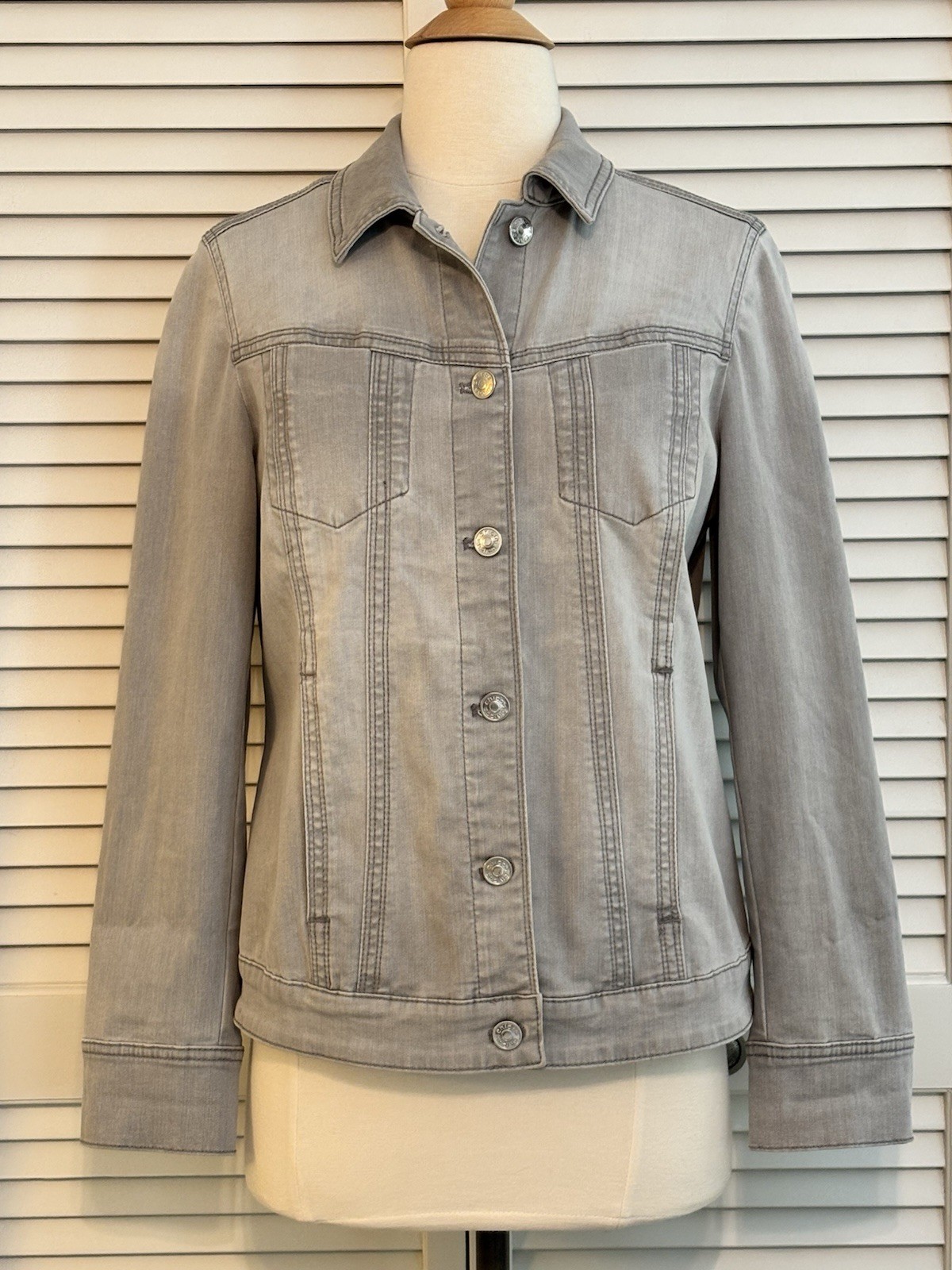 Chico\'s Classic Button Front Stretch Denim Jacket Gray Wash Size 0 (US Small)