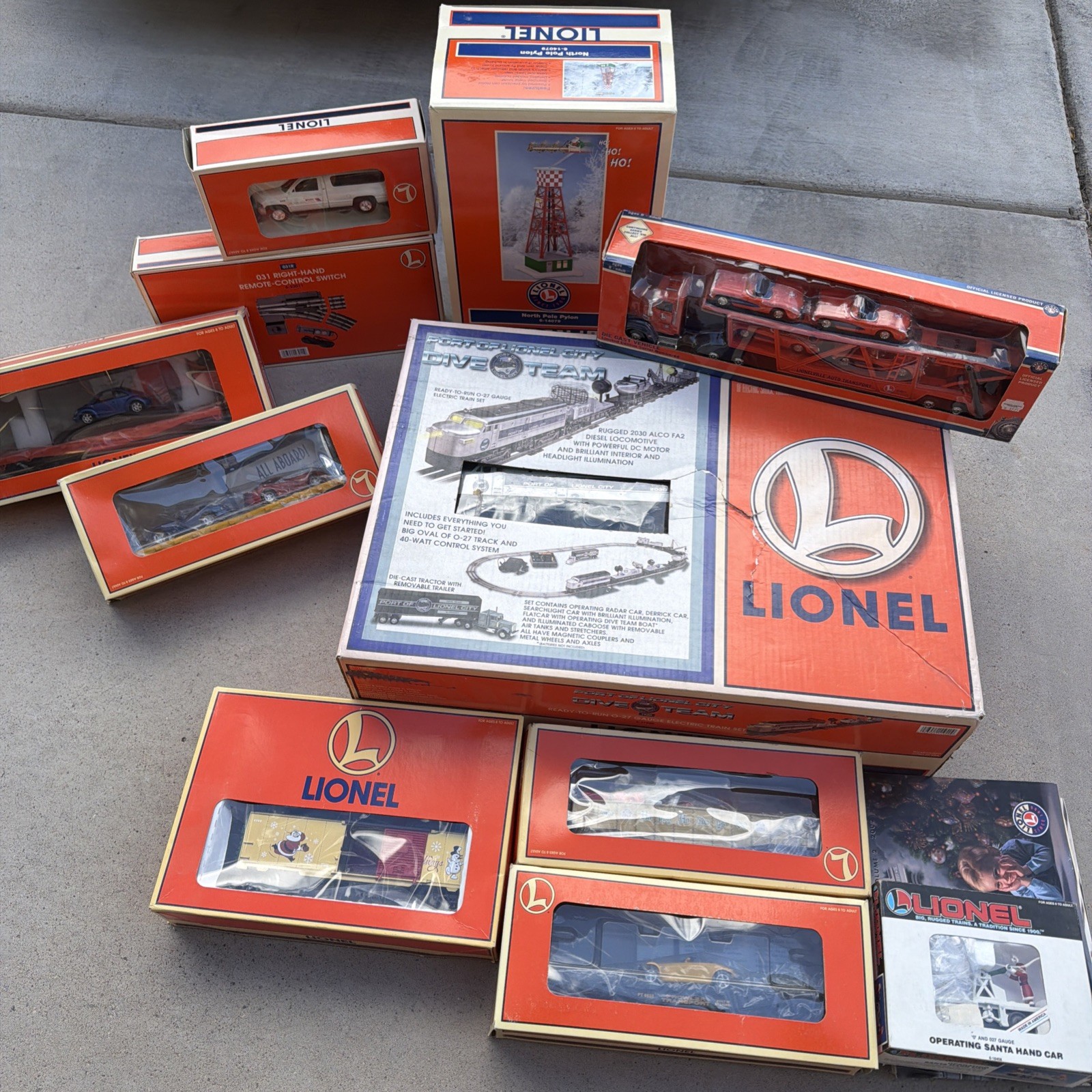 Lionel 6-11920 Port of Lionel City Dive Team Train Set plus Extras