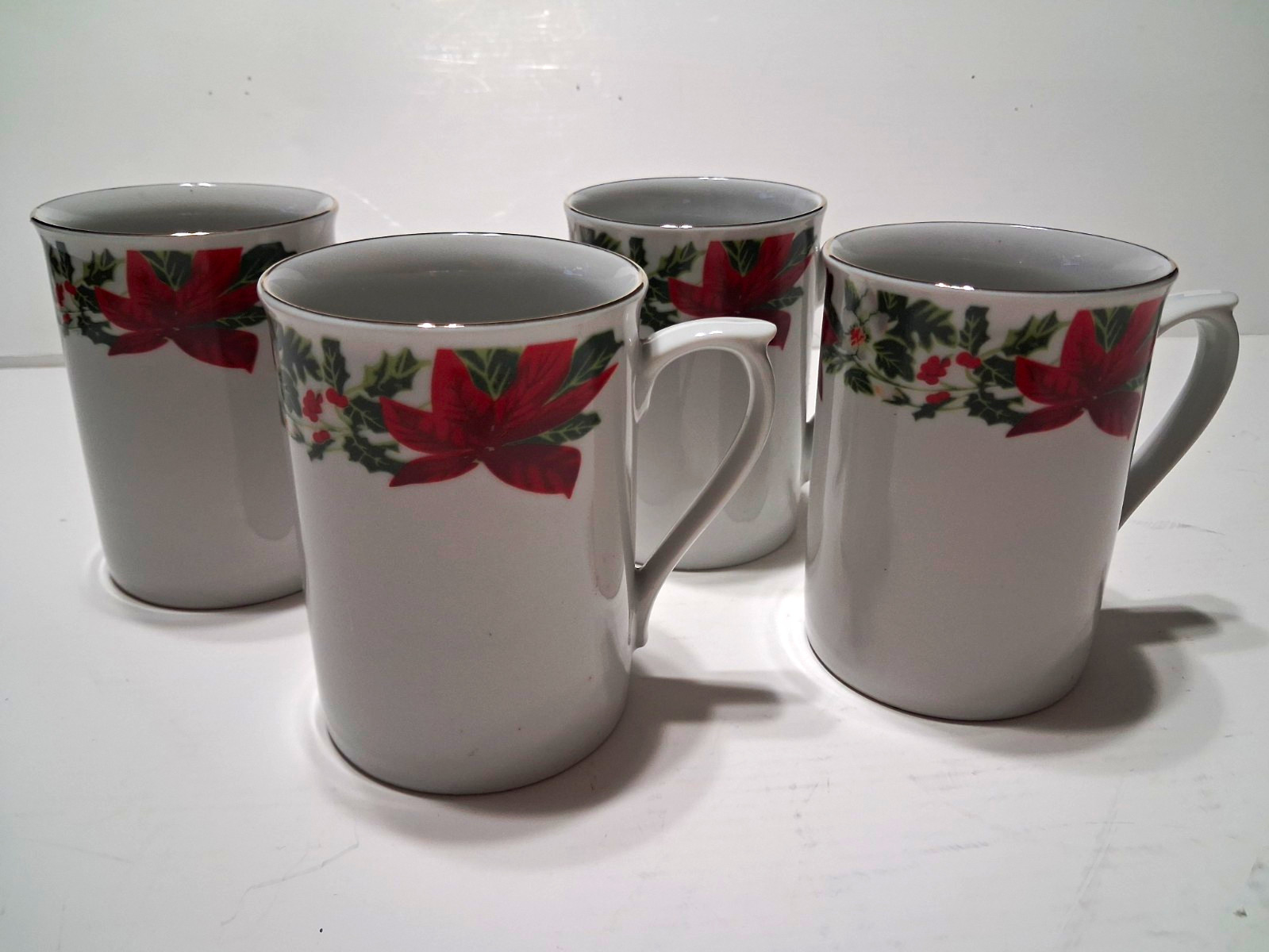 EUC Gibson Christmas Poinsettia Floral White Ceramic Mug Set of 4 12 fl oz EUC Gibson Christmas Poinsettia Floral White Ceramic Mug Set of 4 12 fl oz