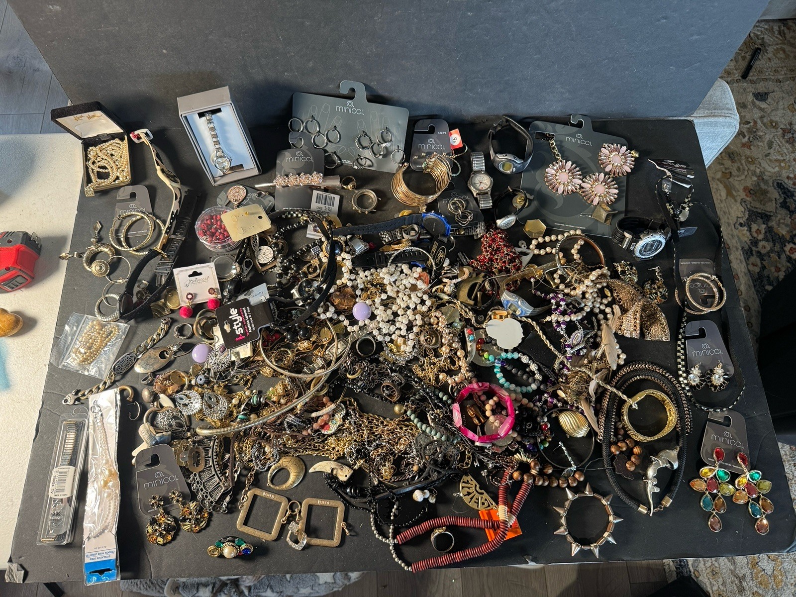 Huge Vintage Jewelry & Watch Lot: Estate Finds Necklaces, Bracelets 8lb Mix Lot Huge Vintage Jewelry & Watch Lot: Estate Finds Necklaces, Bracelets 8lb Mix Lot