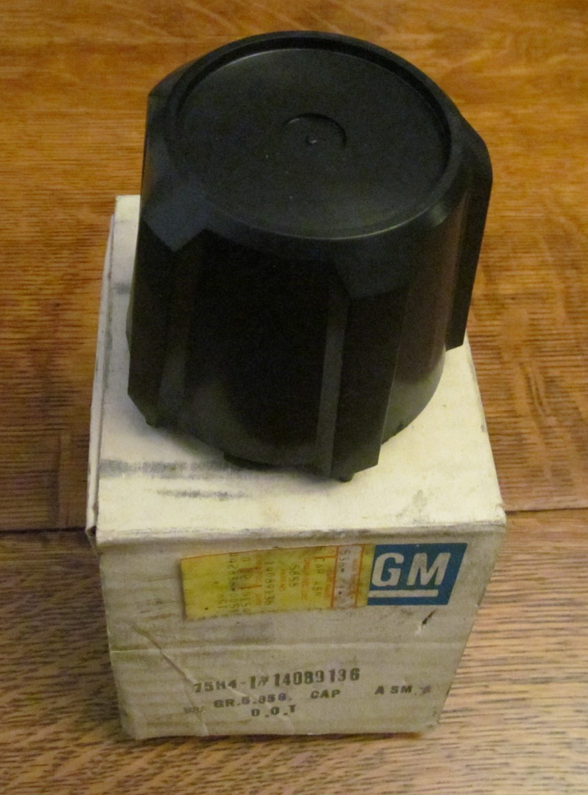 NOS Genuine GM # 14089136 1982 - 1988 Camaro Wheel Center Cap NEW OLD STOCK