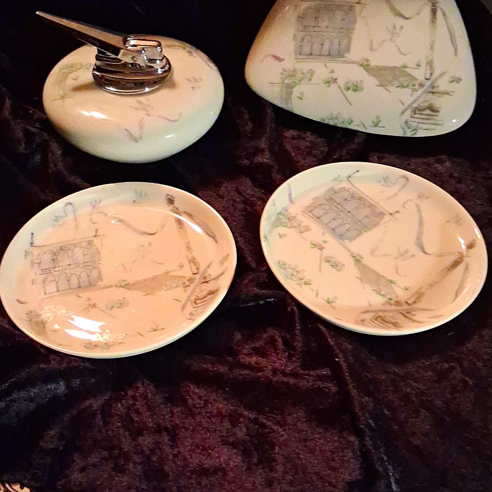 Ronson vintage 4 piece set. Lighter,  trinket/cigarette box, 2 coasters.  Lovely